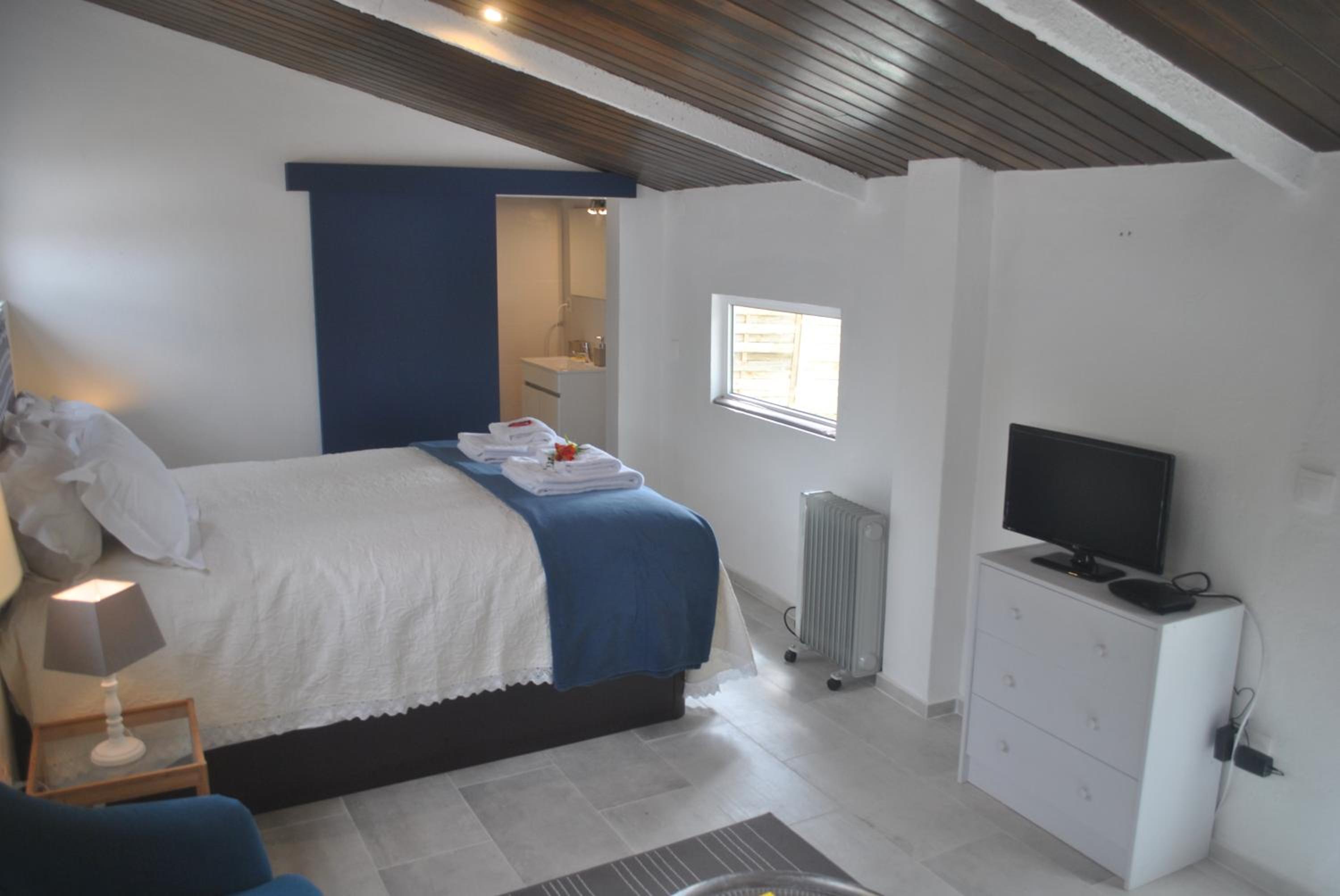 Suite with Terrace and Mountain & Ocean View - Photo 4