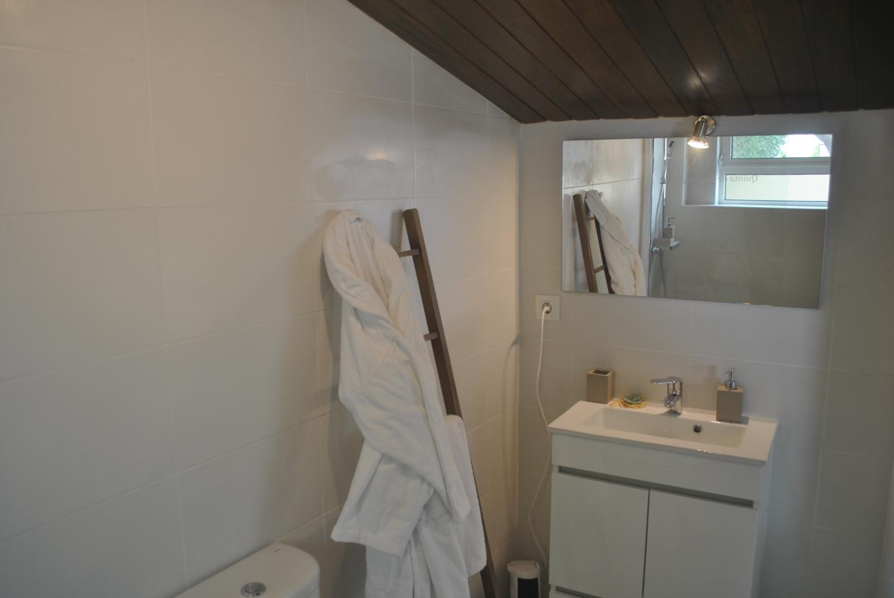Suite with Terrace and Mountain & Ocean View - Photo 8