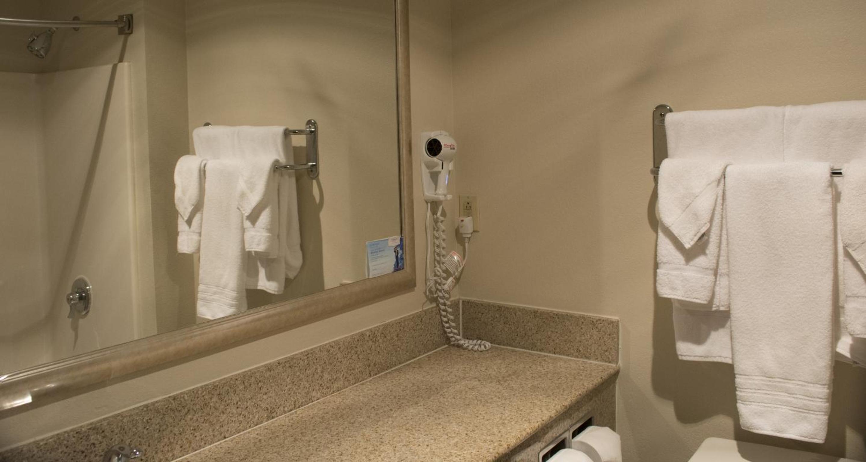 Queen Room - Disability Access - Photo 3
