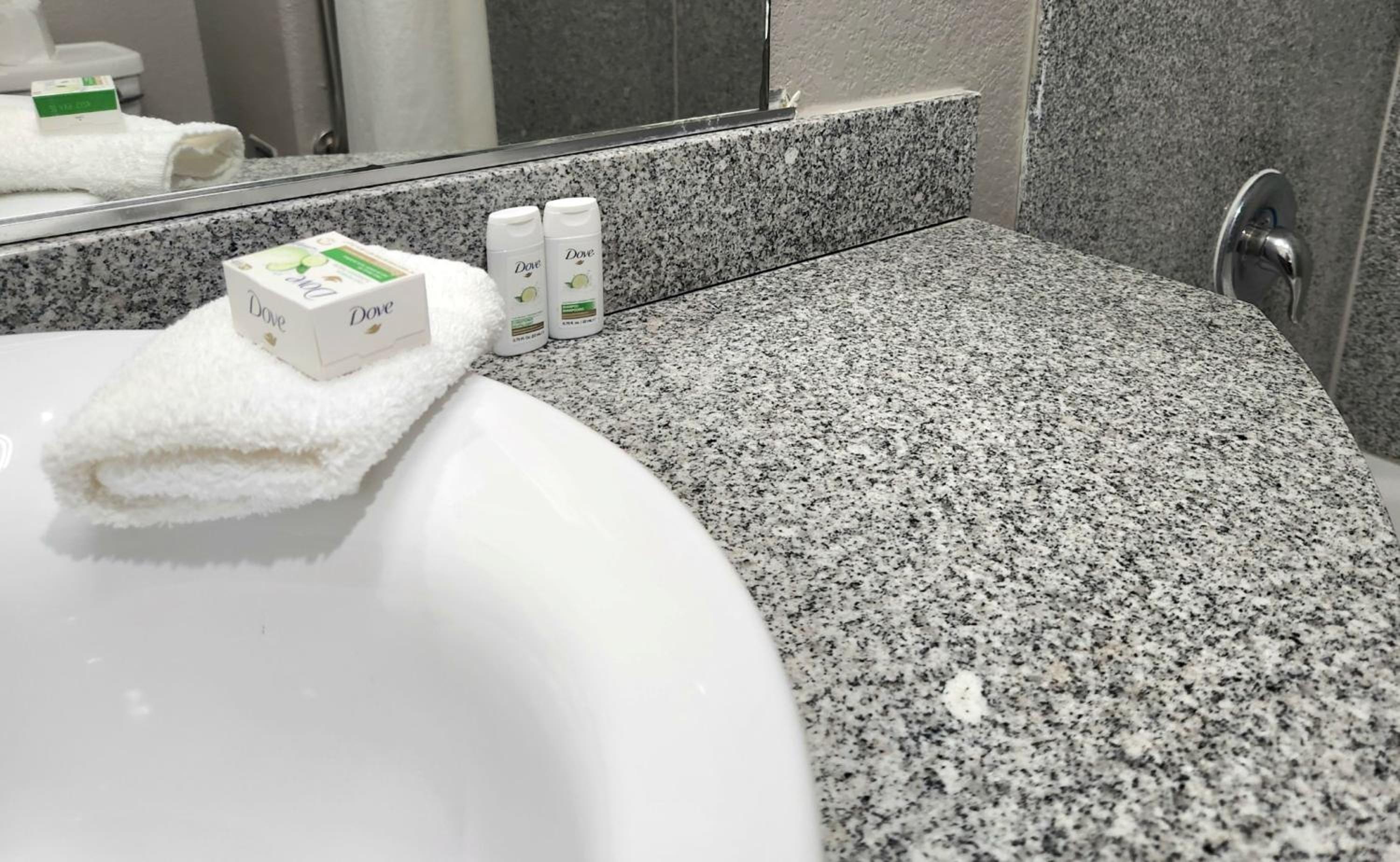 King Room with Mobility Access and Bathtub with Grab Bars, Non-Smoking - Photo 3