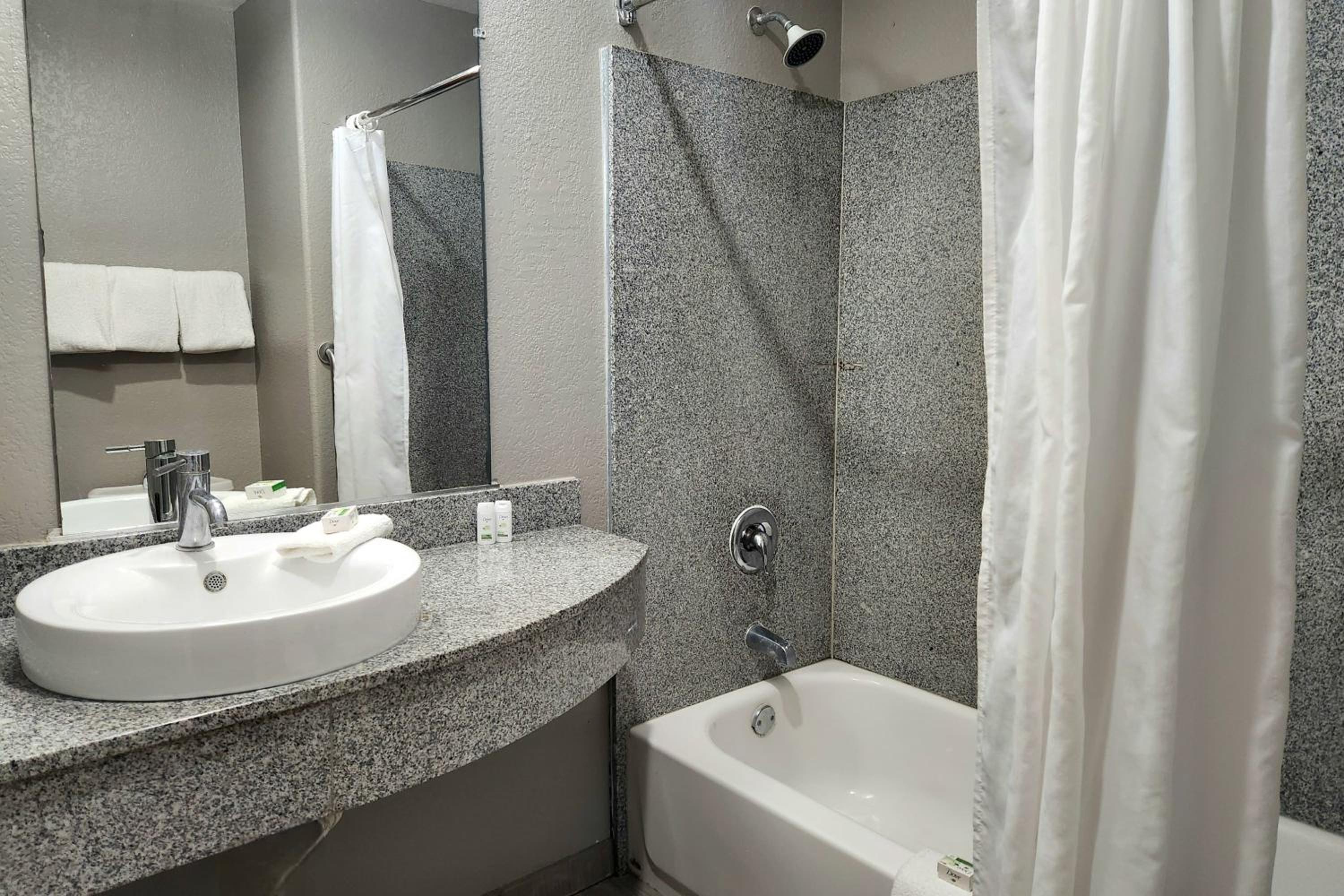 Double Room with Two Double Beds - Non-Smoking - Photo 6