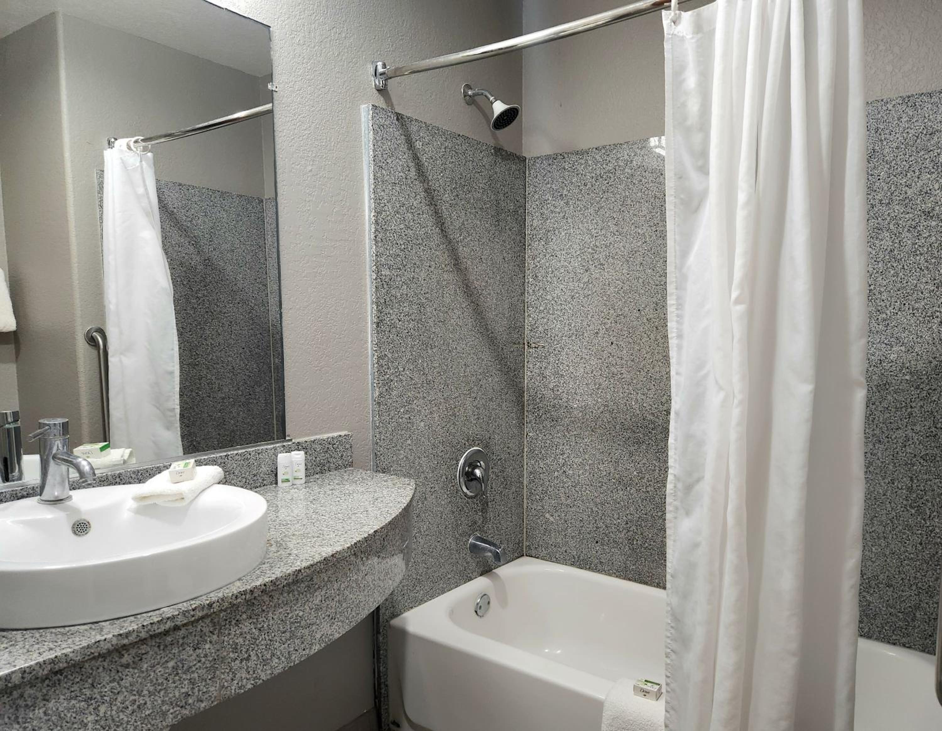 Double Room with Two Double Beds - Non-Smoking - Photo 7