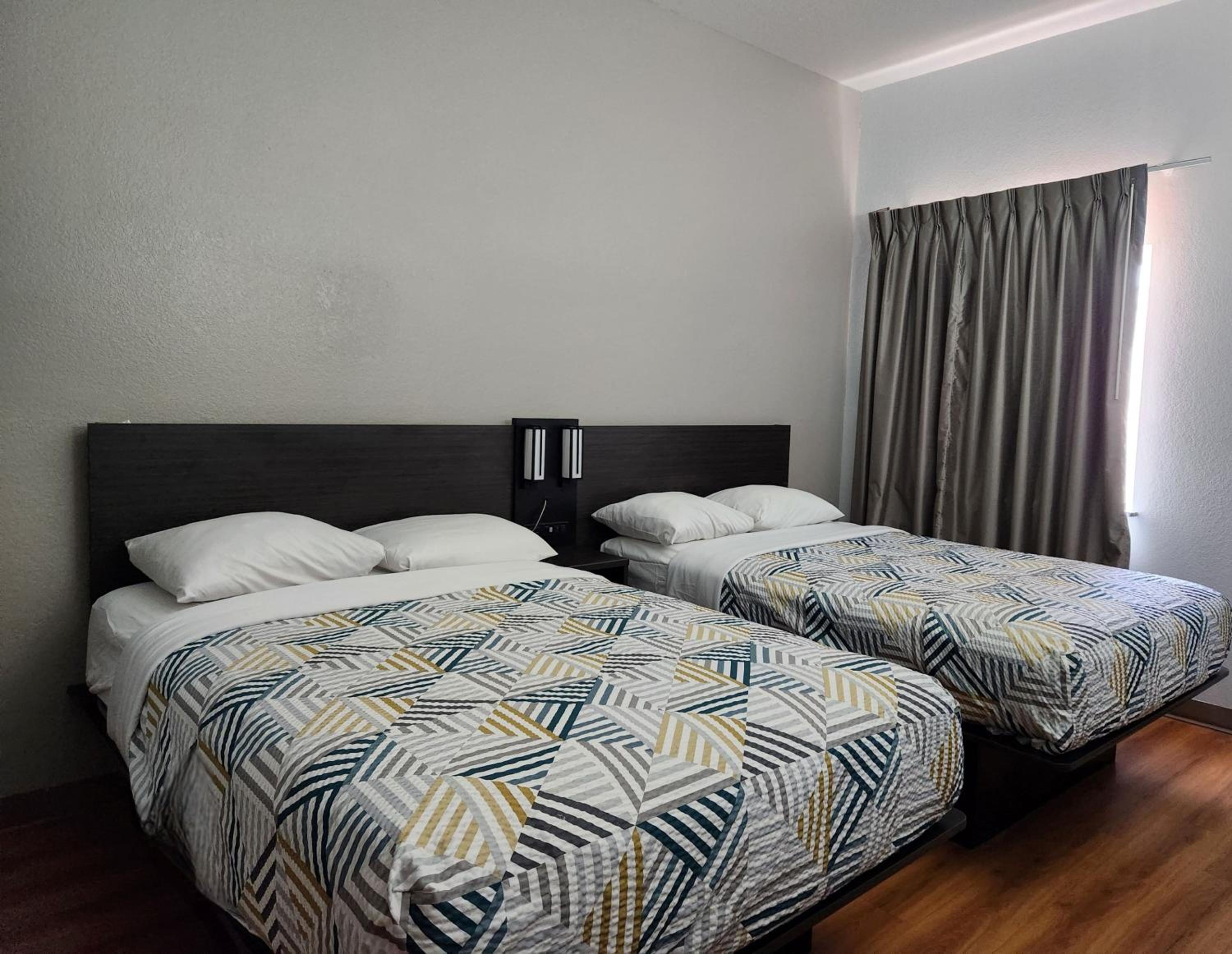 Double Room with Two Double Beds - Non-Smoking - Photo 8