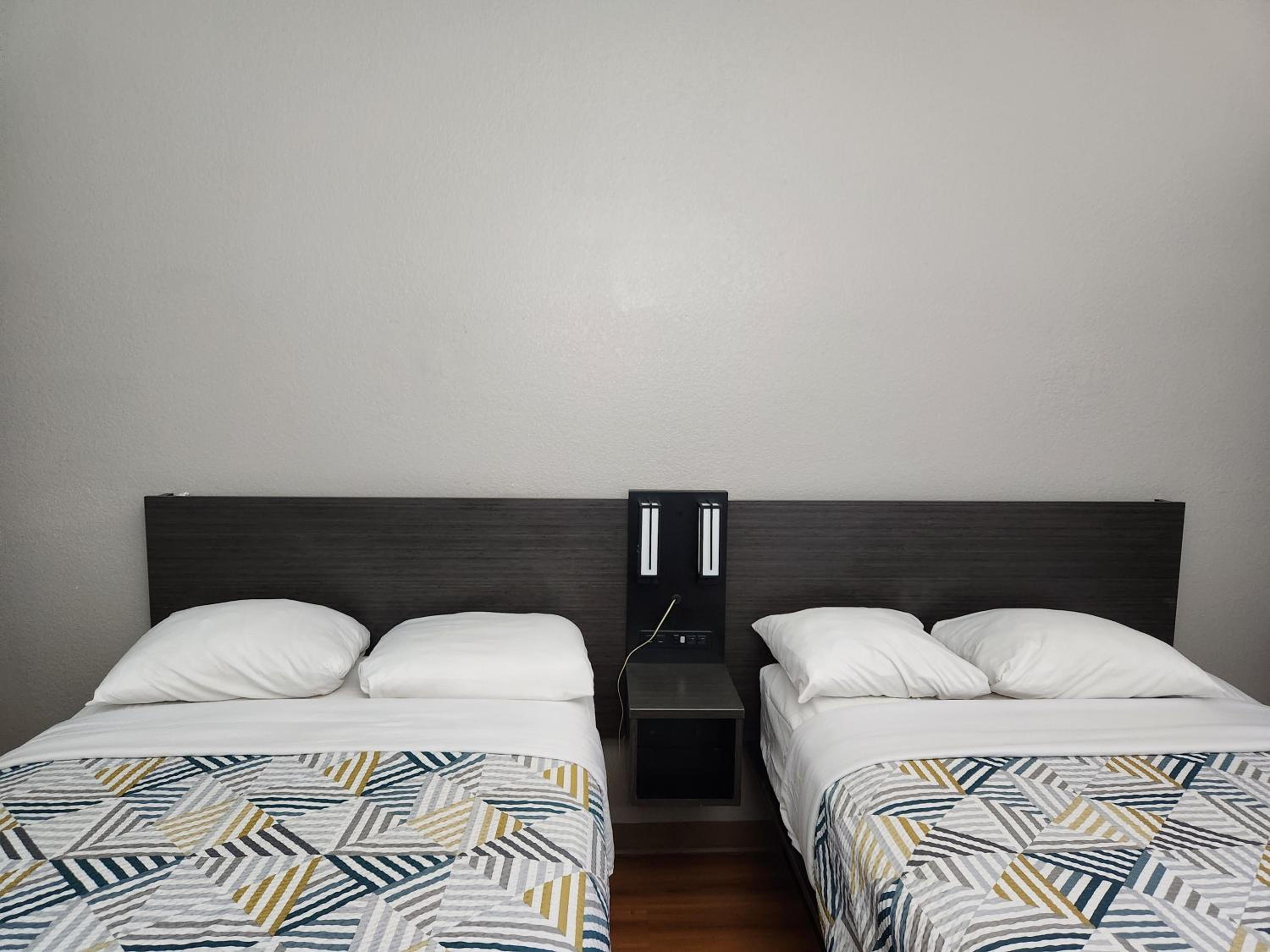 Double Room with Two Double Beds - Non-Smoking - Photo 10