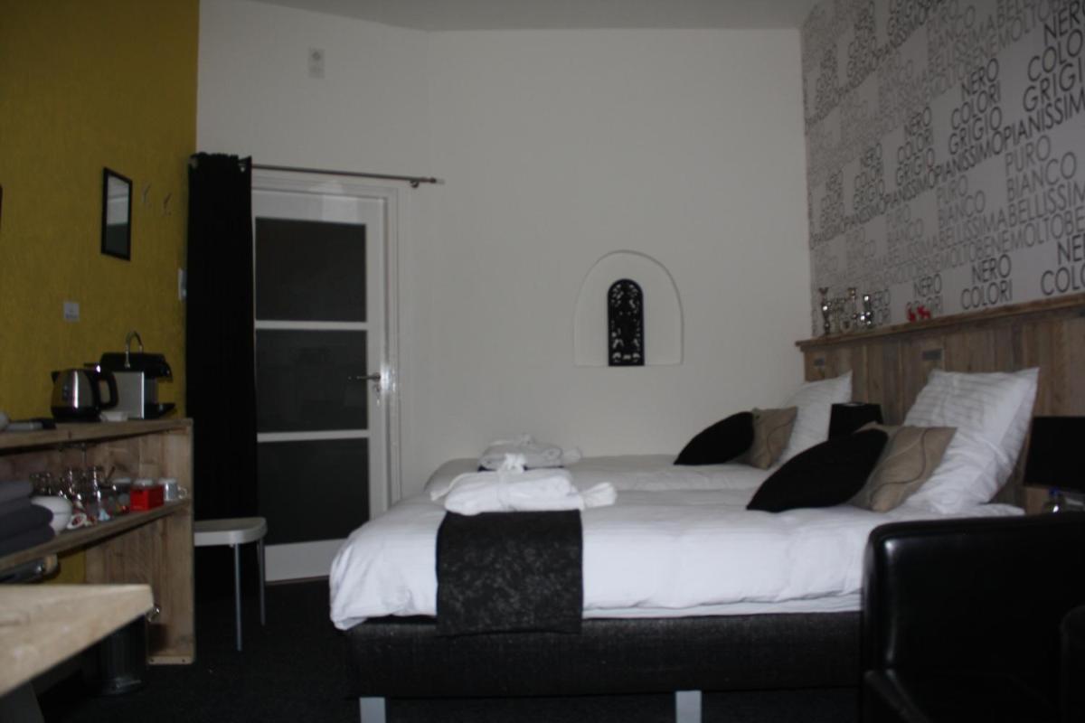 Double Room photo 3
