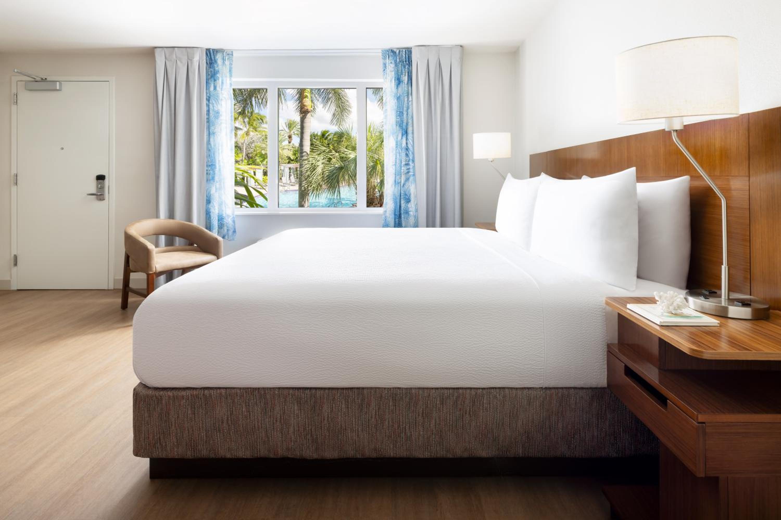King Room with Garden View - Mobility Accessible with Roll-In Shower