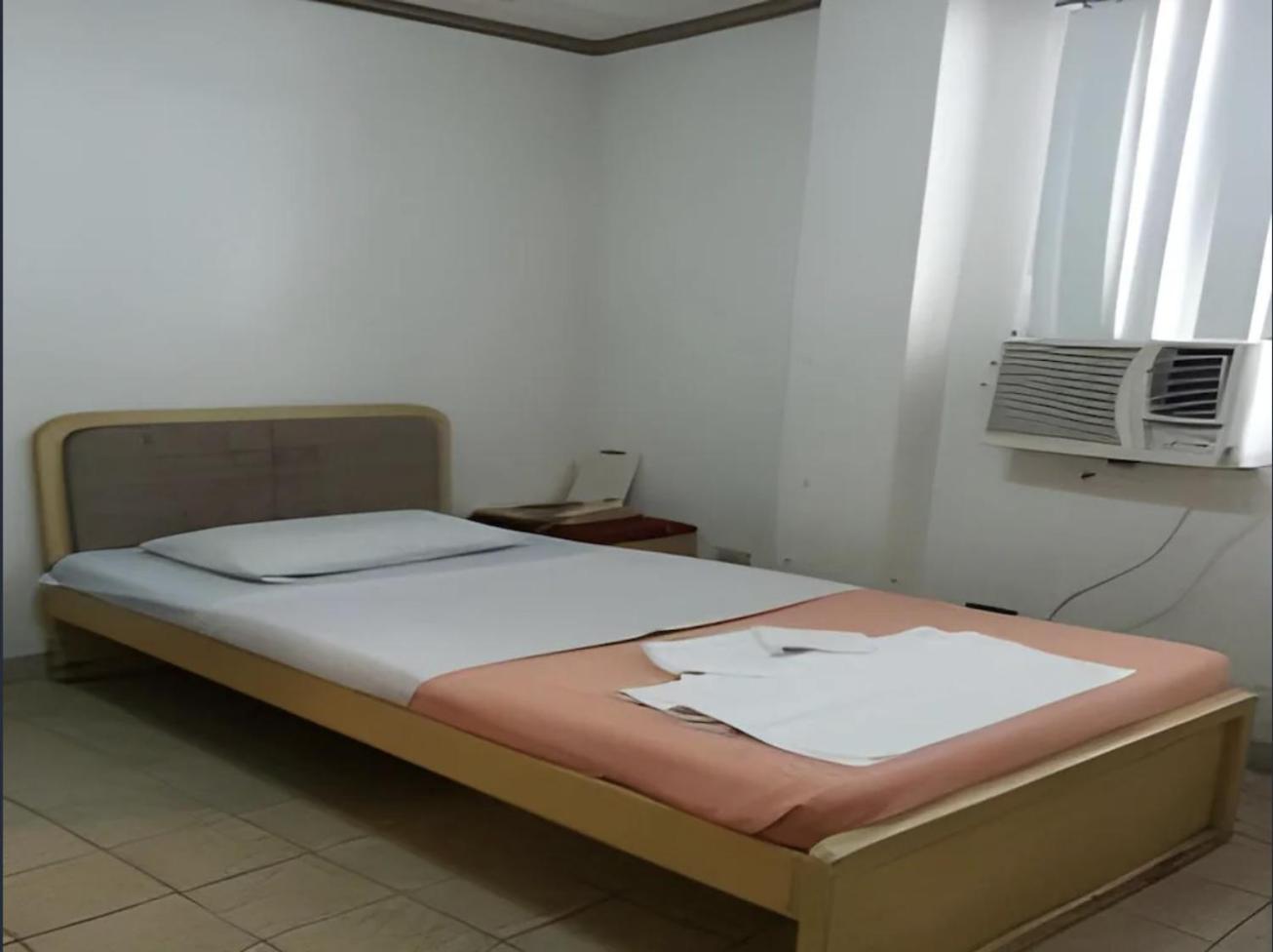 Budget Single Room - Photo 2