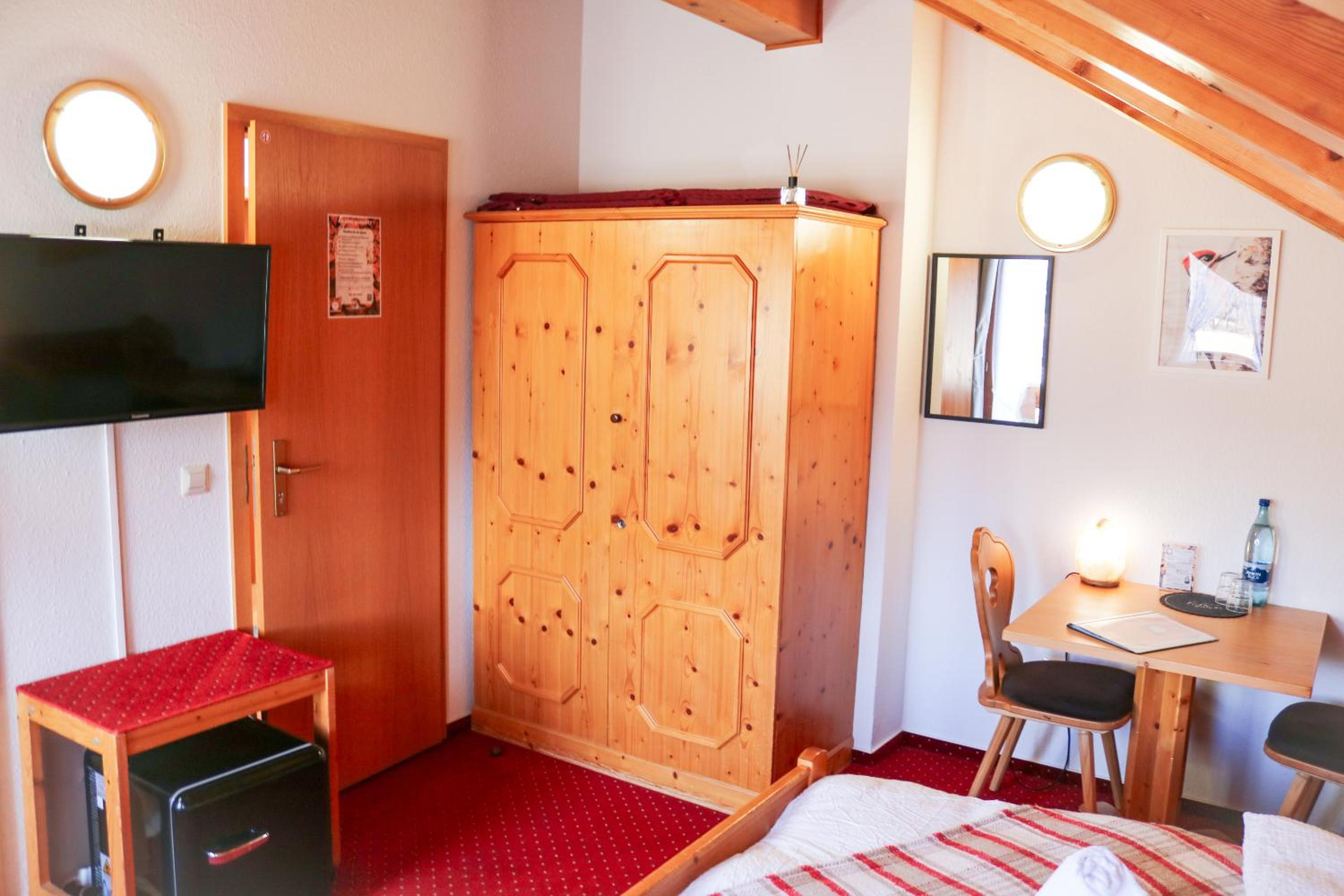 Budget Double Room photo 3