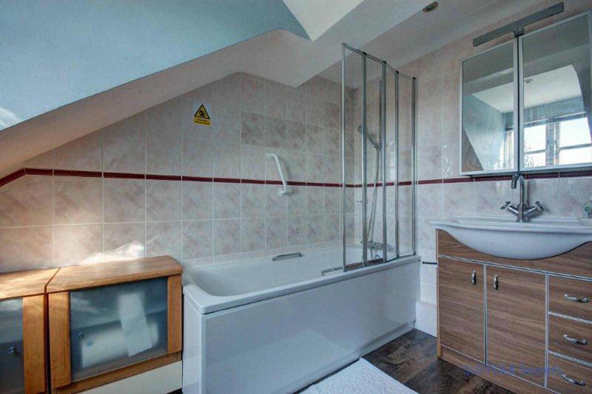 Two-Bedroom House photo 2