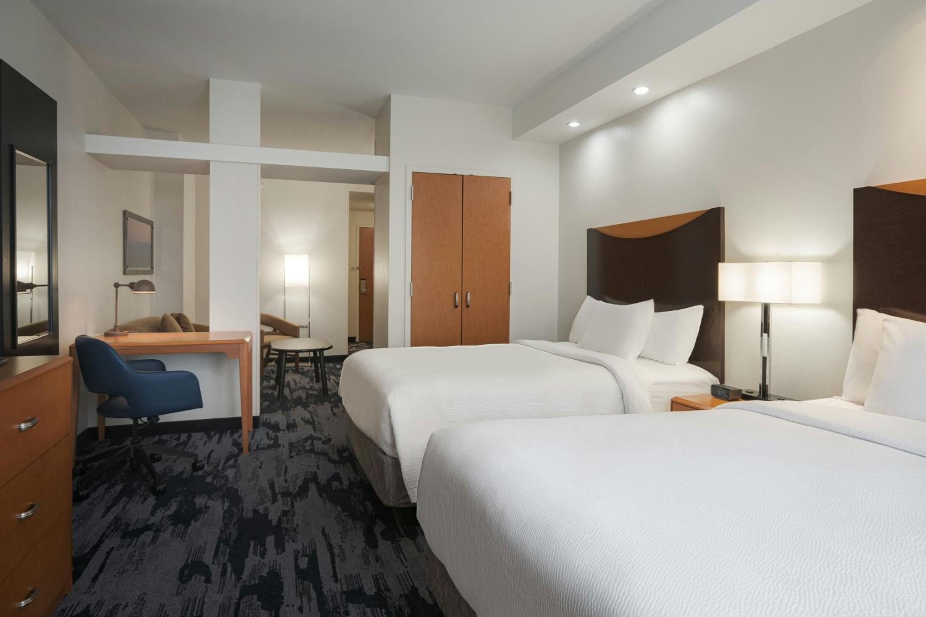 Queen Suite with Two Queen Beds and Sofa Bed - Photo 2