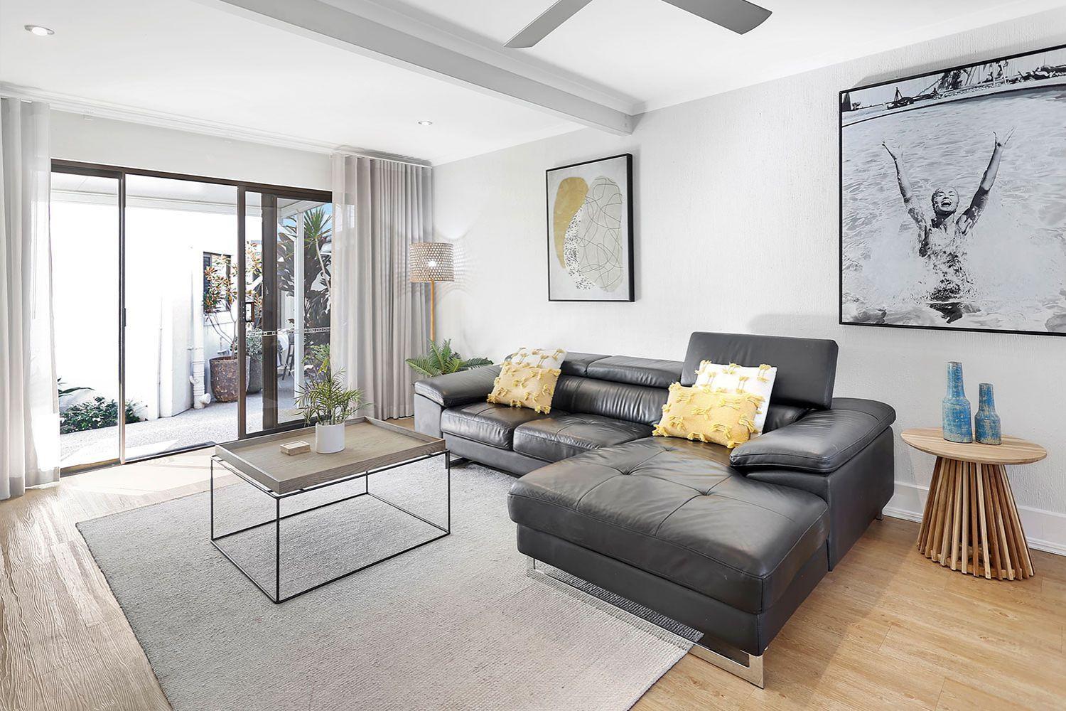 Two-Bedroom Superior Apartment photo 2