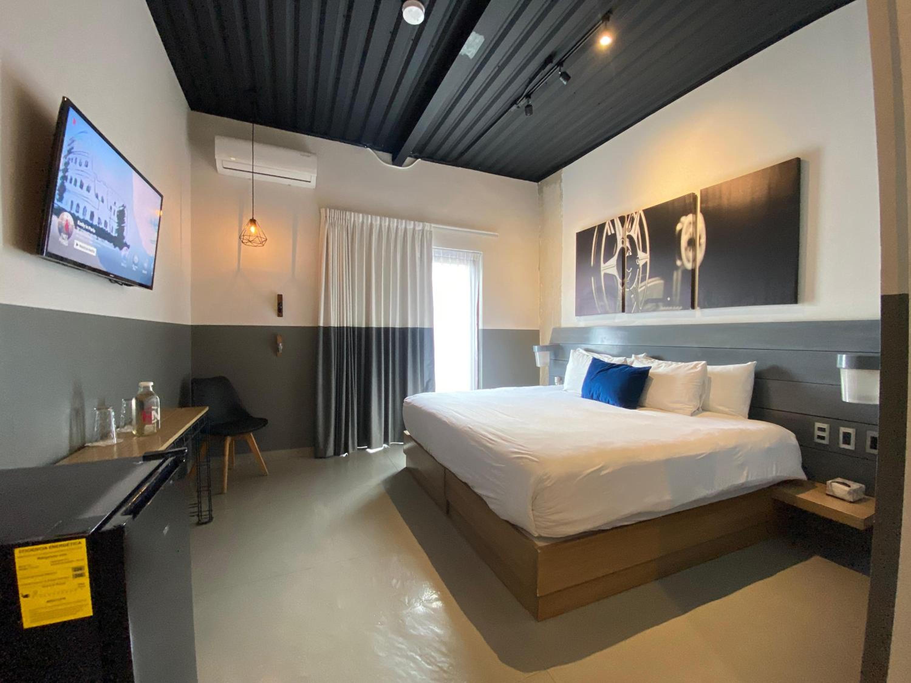 Superior King Room - Photo 2