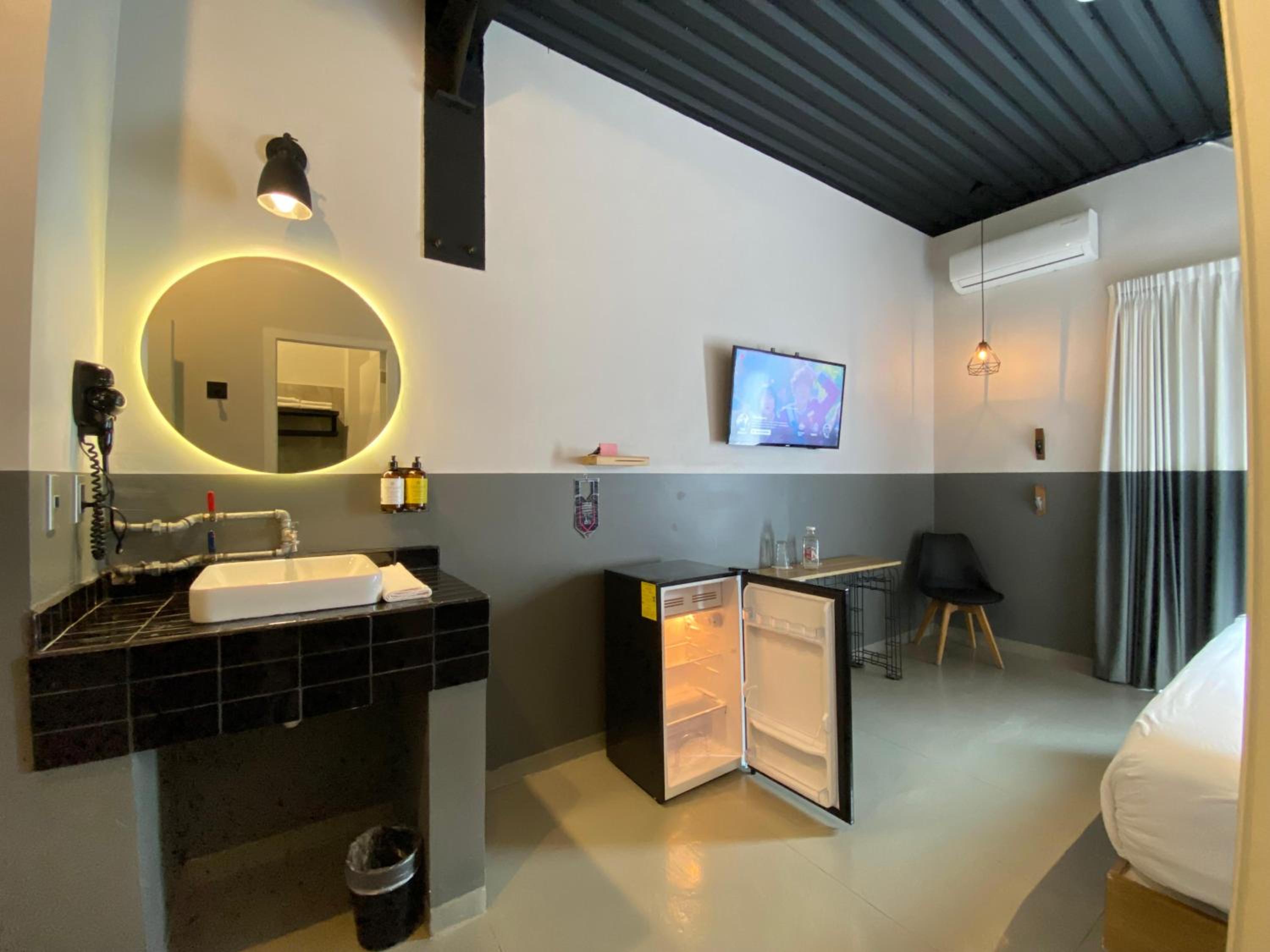 Superior King Room - Photo 3
