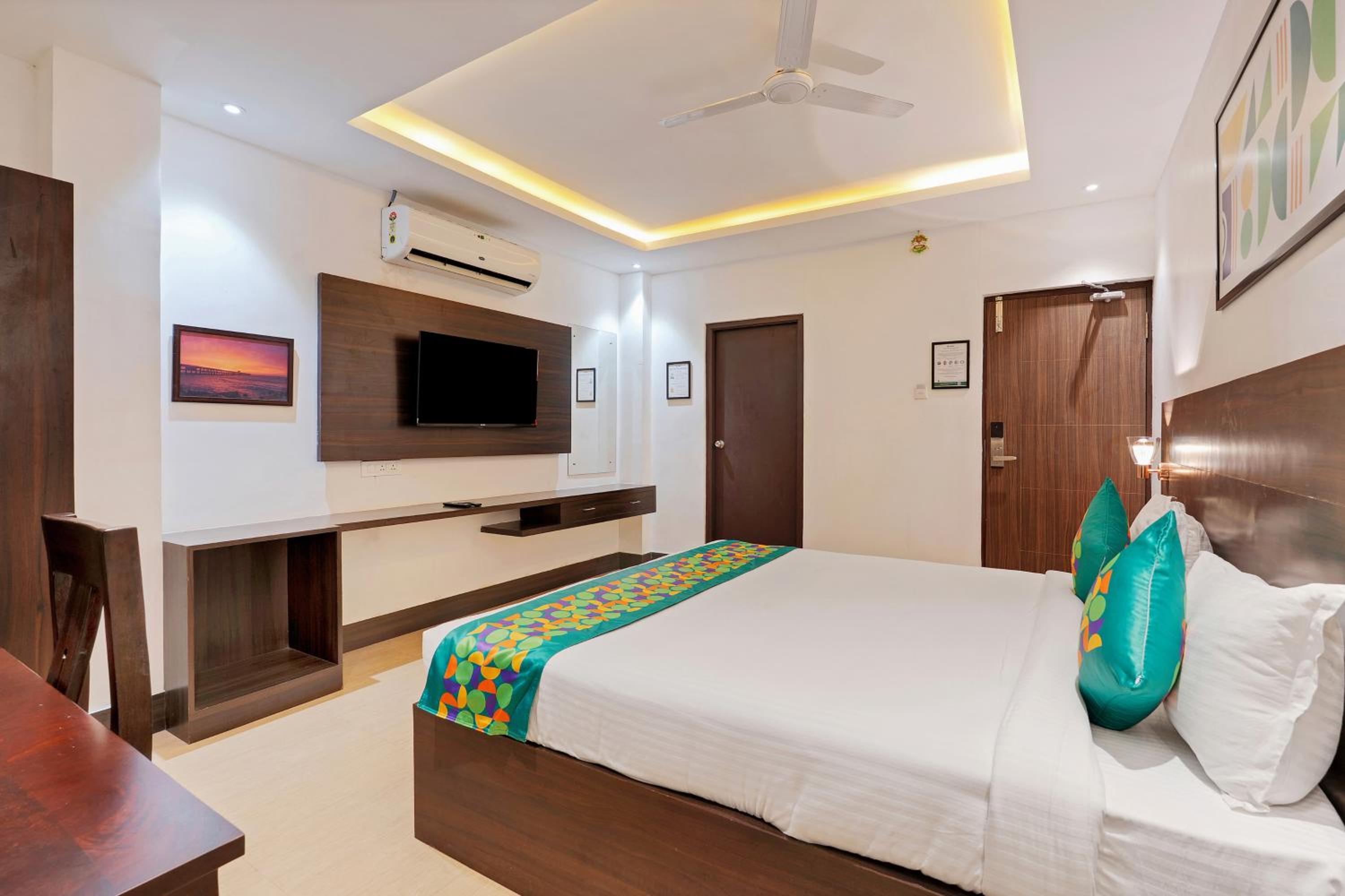 Deluxe Room - Photo 2