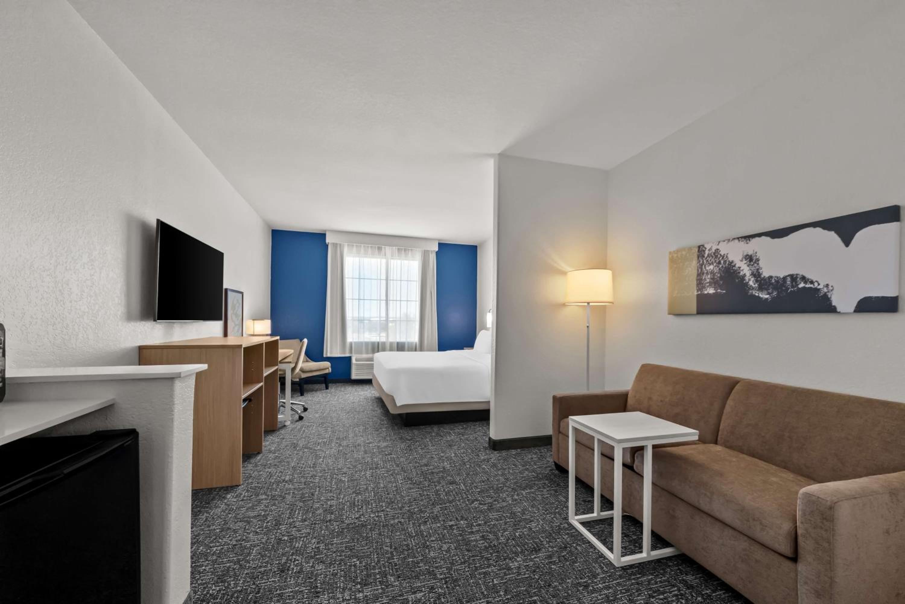 King Room with Sofa Bed - Non-Smoking - Photo 2