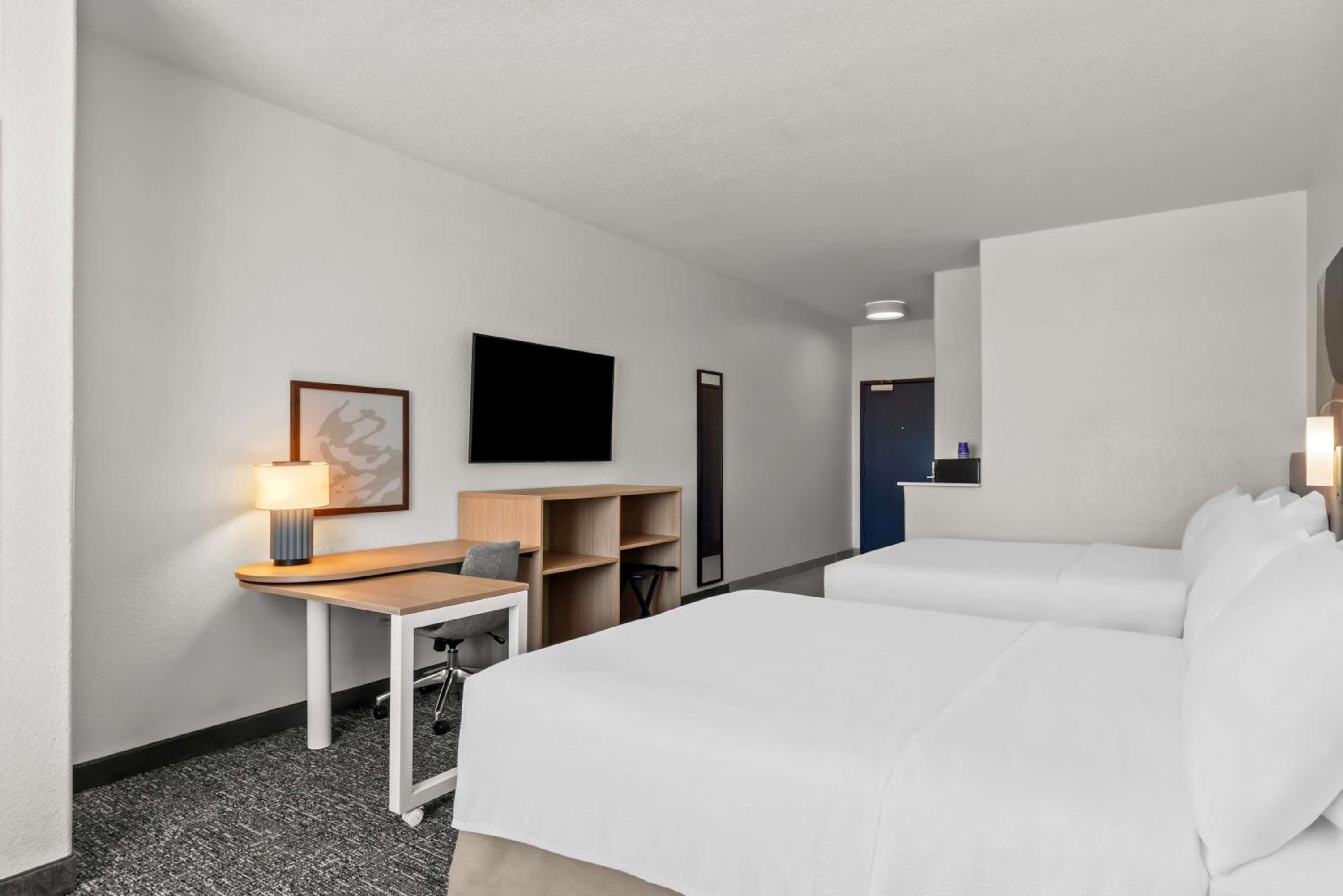 Queen Room with Two Queen Beds - Photo 1