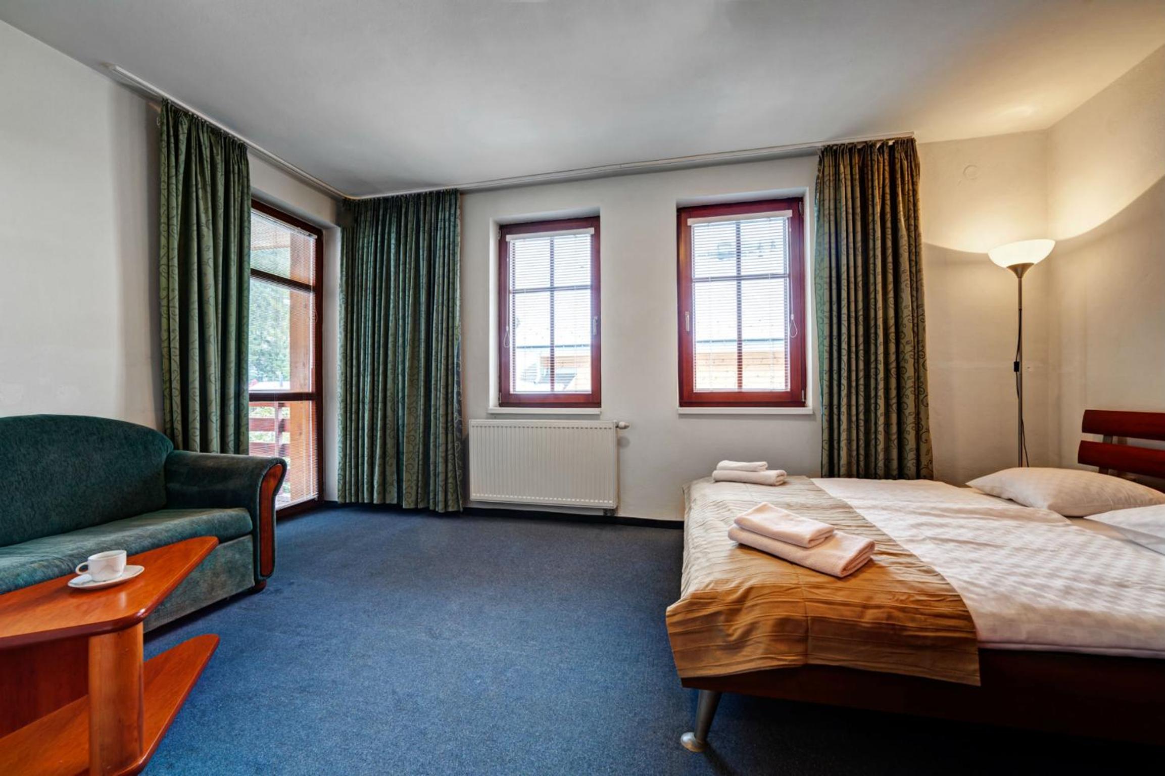 One-Bedroom Apartment (4 Adults) with balcony and extra bed A4 photo 2