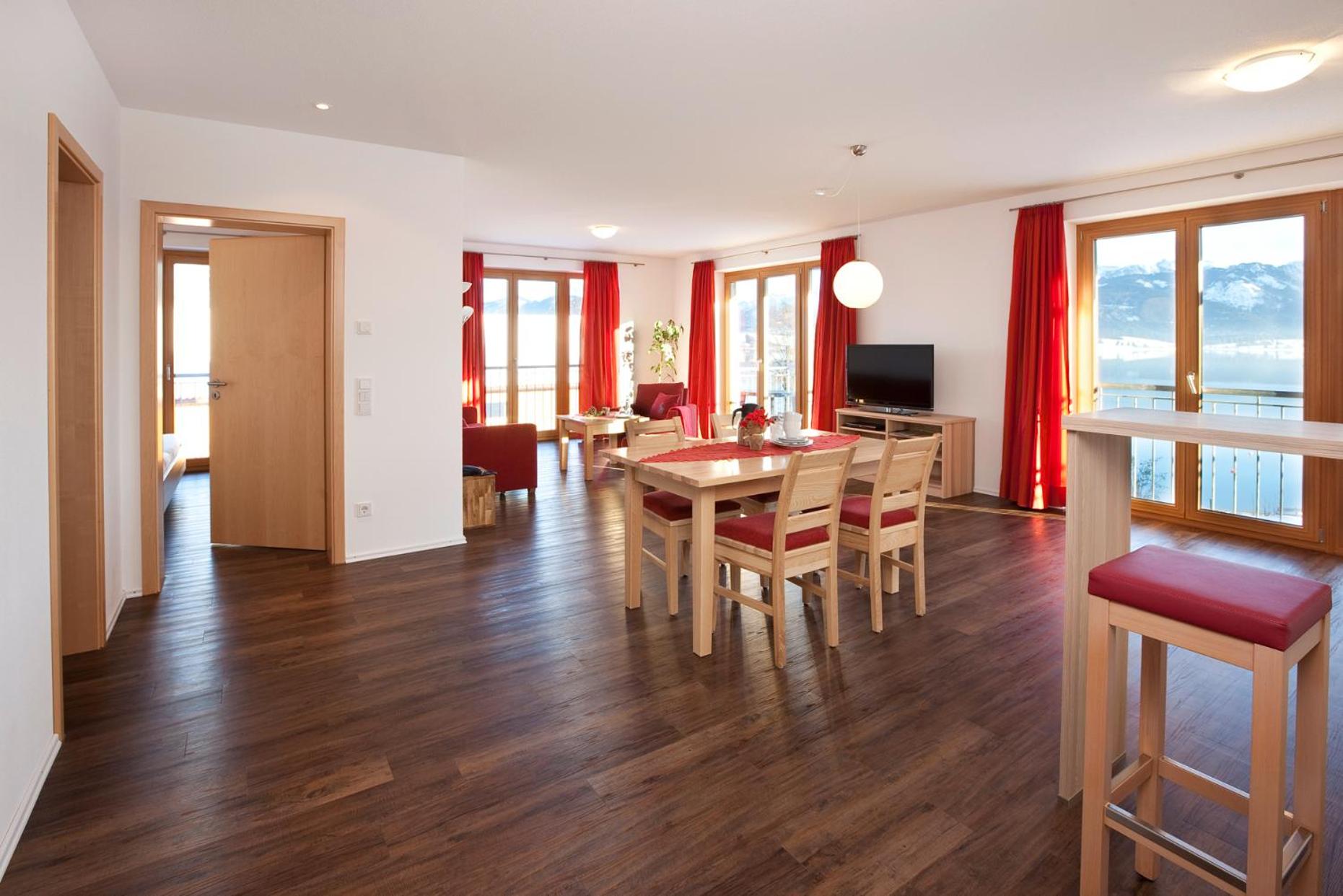 Deluxe Family Room