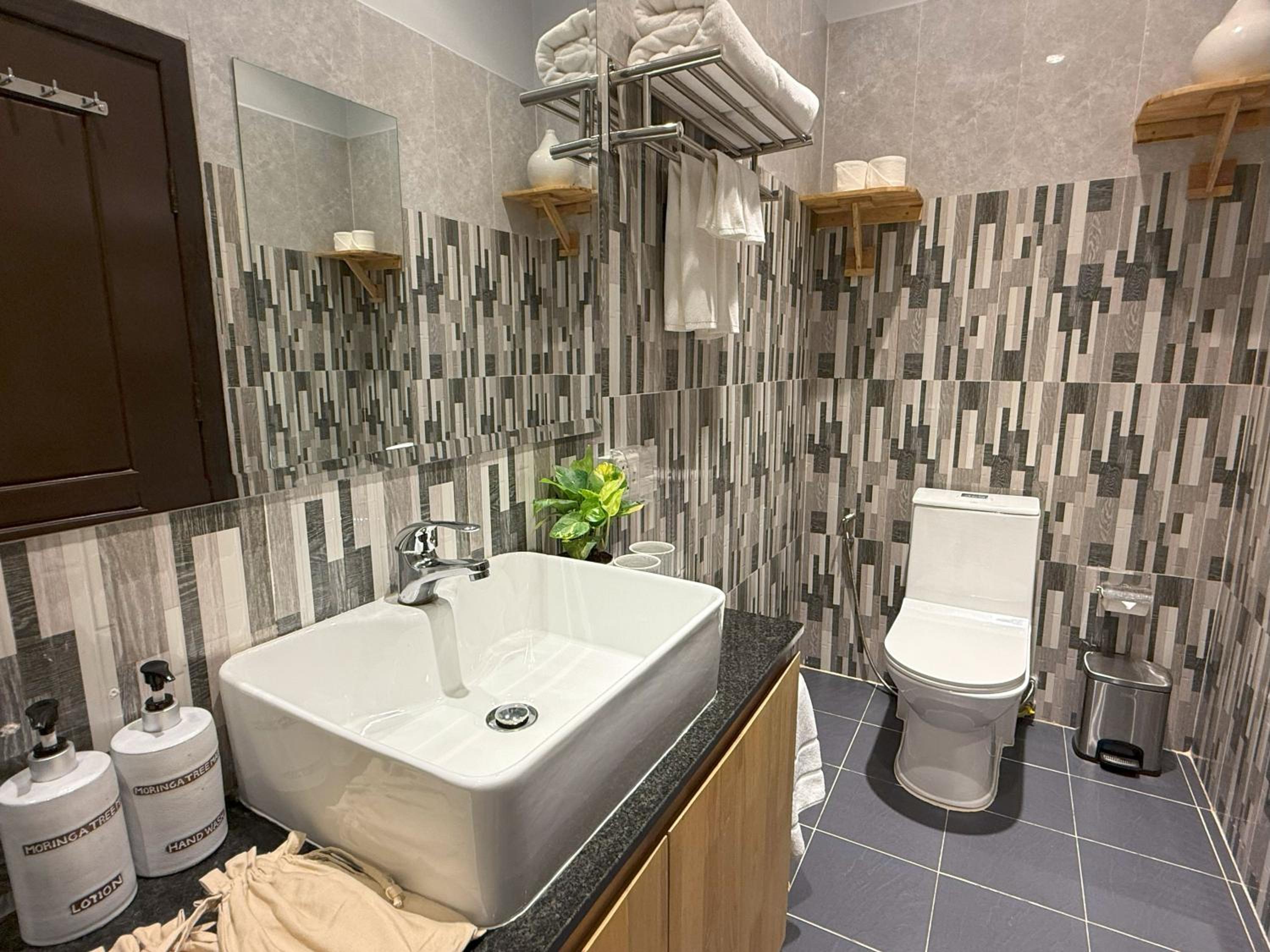 Deluxe Double or Twin Room with Garden View - Photo 11