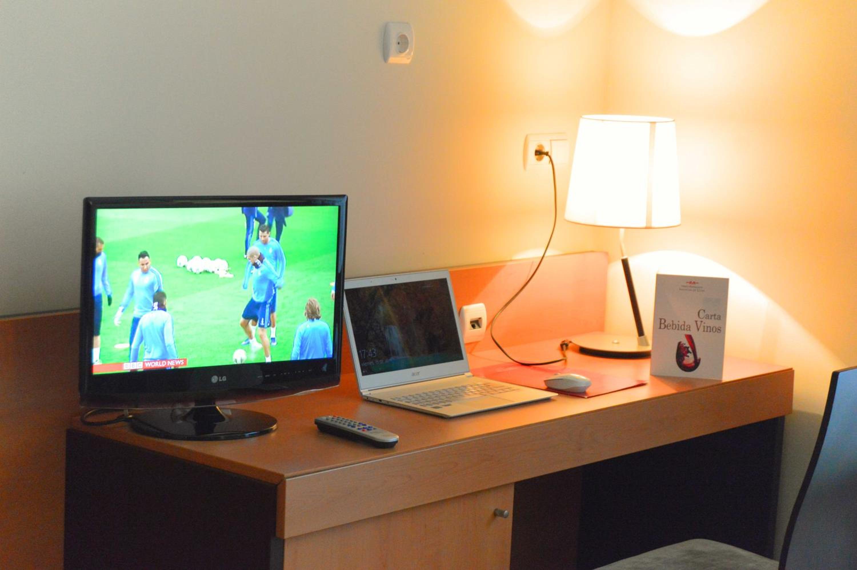 Double or Twin Room - Photo 4