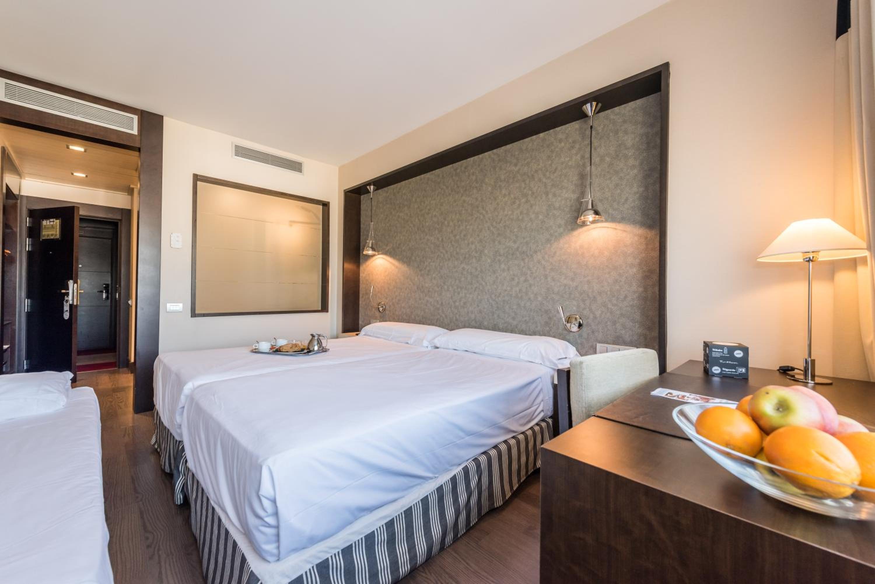 Double Room - Photo 7