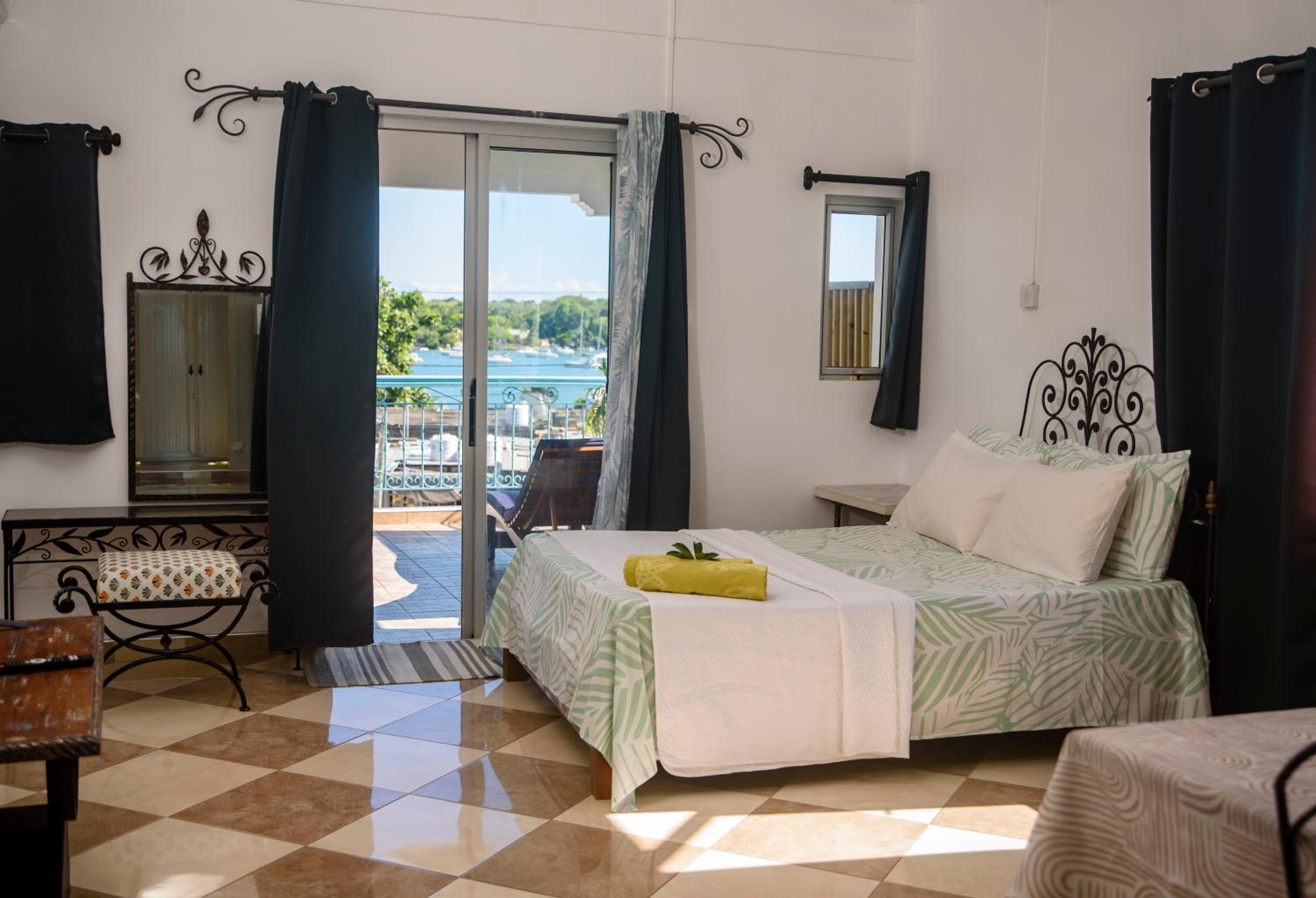 Standard Triple Room with Sea View