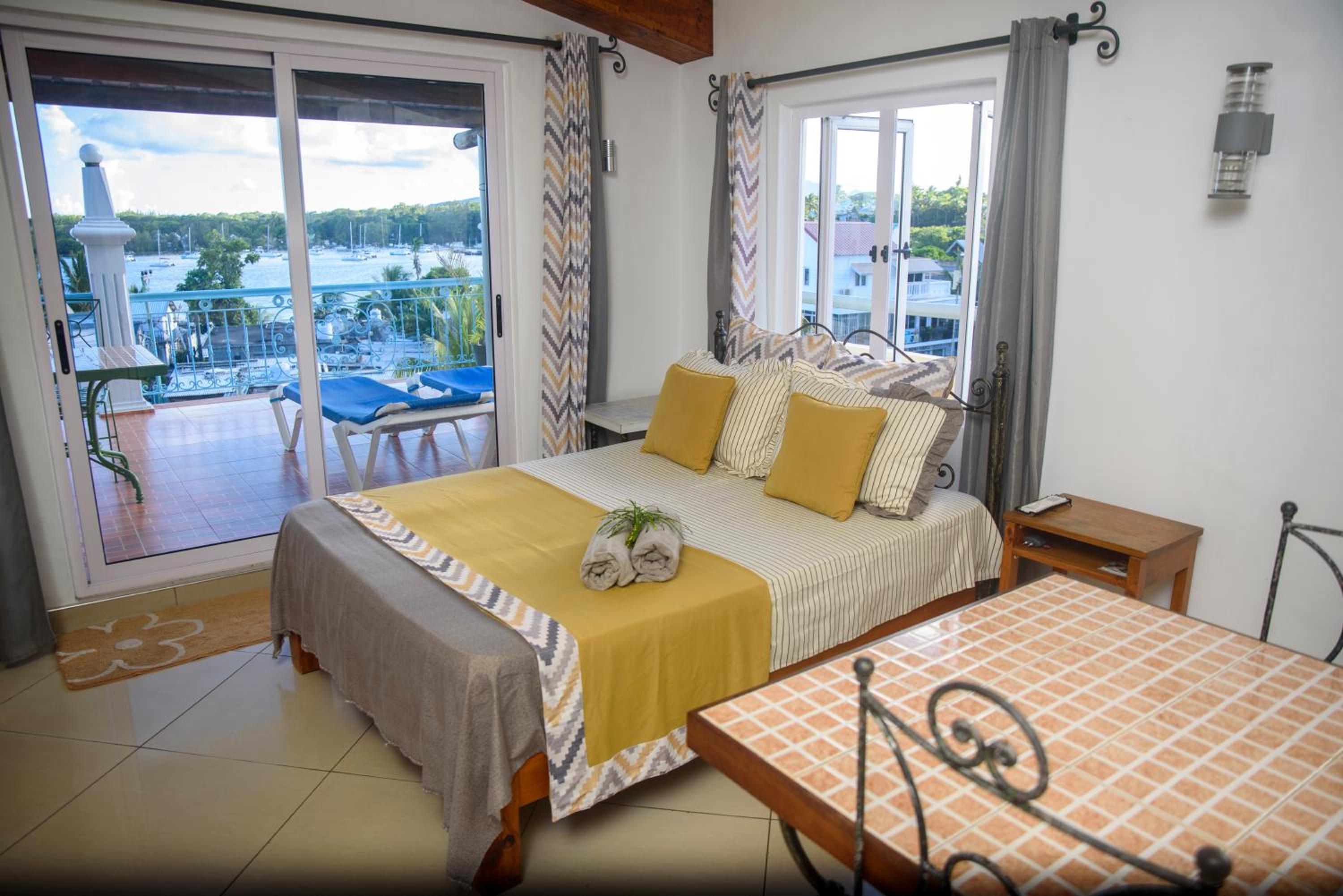 Deluxe Double Room With Balcony And Sea View