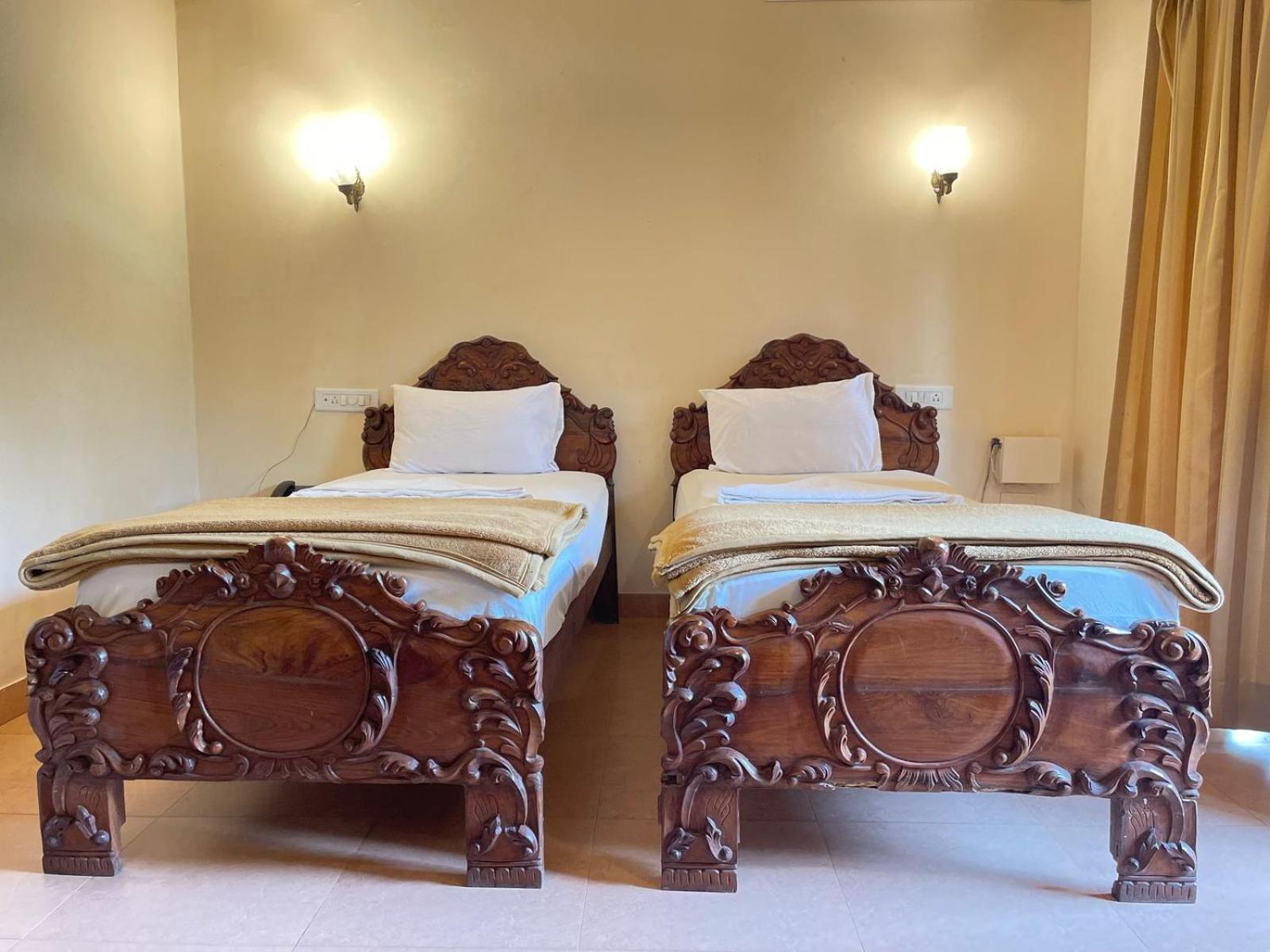 Double Room with Pool View - Photo 3