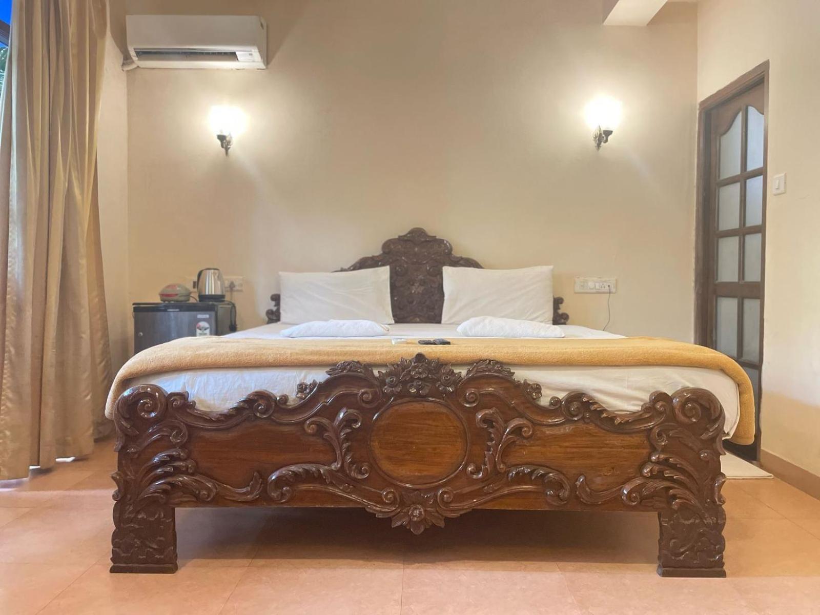 Double Room with Pool View - Photo 2