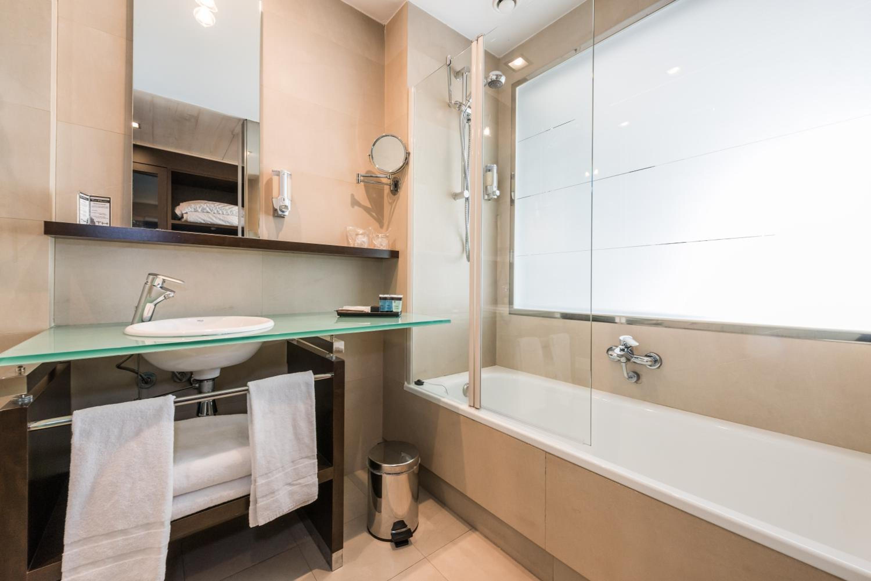 Double Room - Photo 11