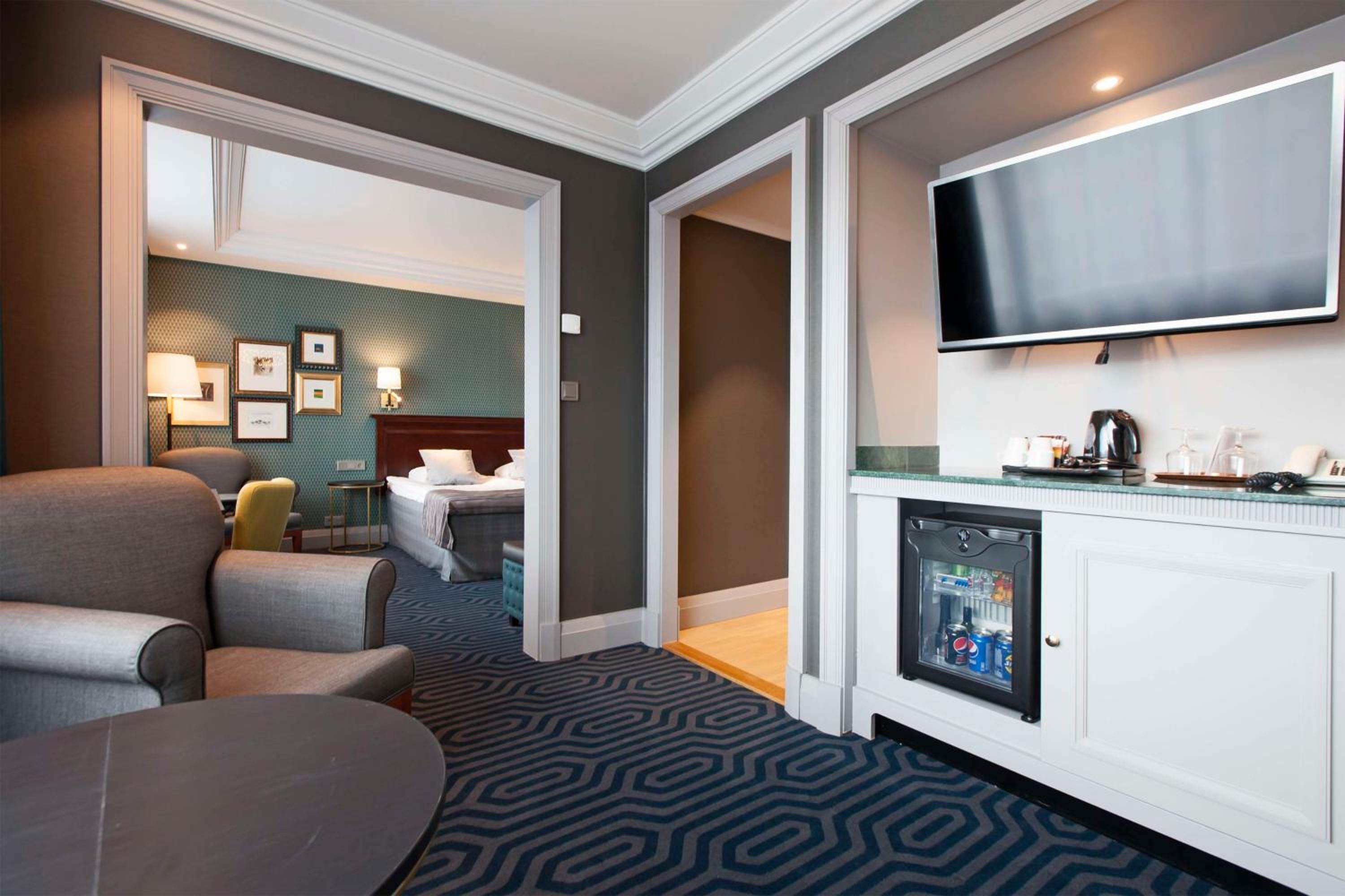 Superior Family Room - Photo 1