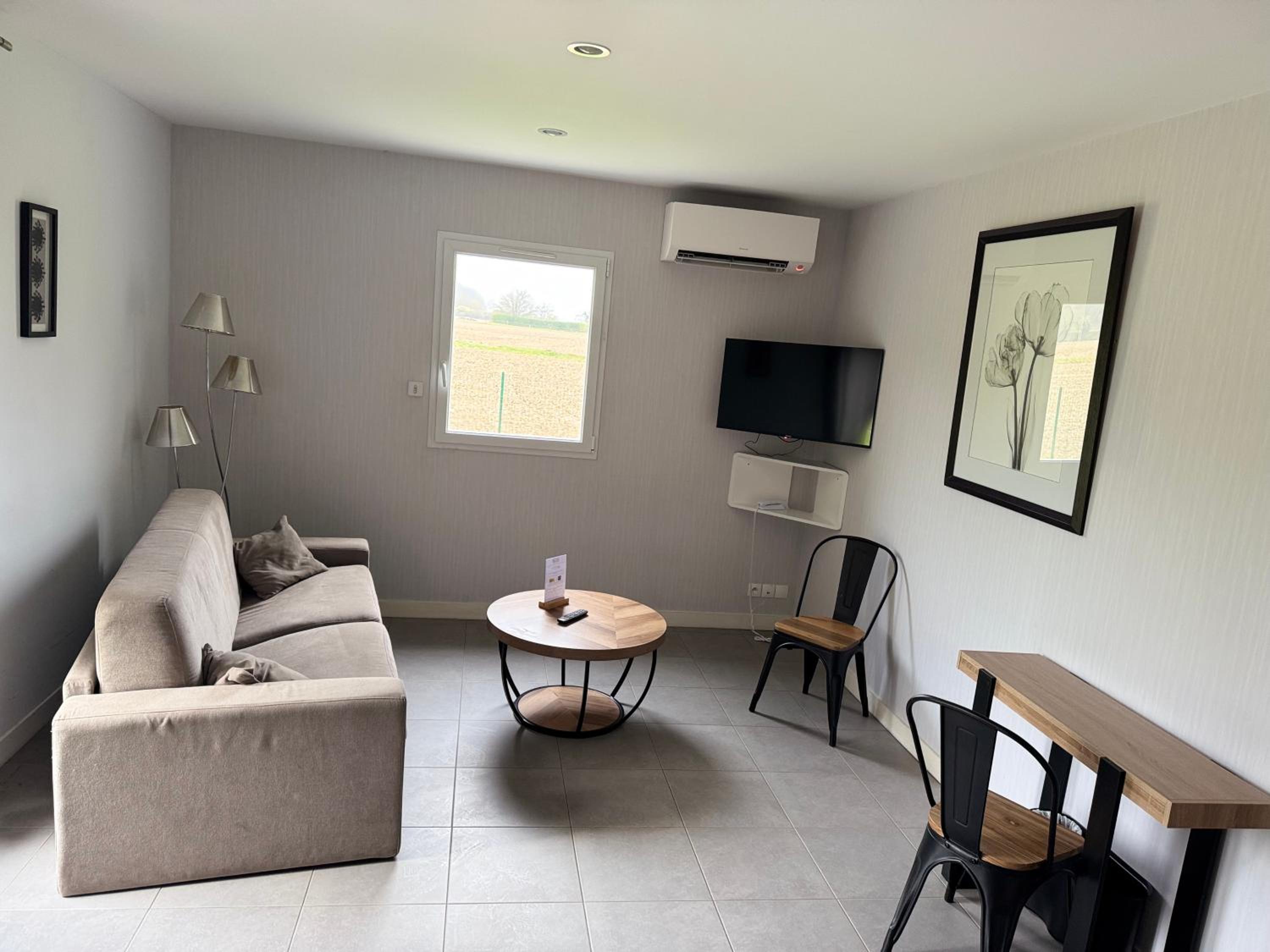 Family Room - Photo 3