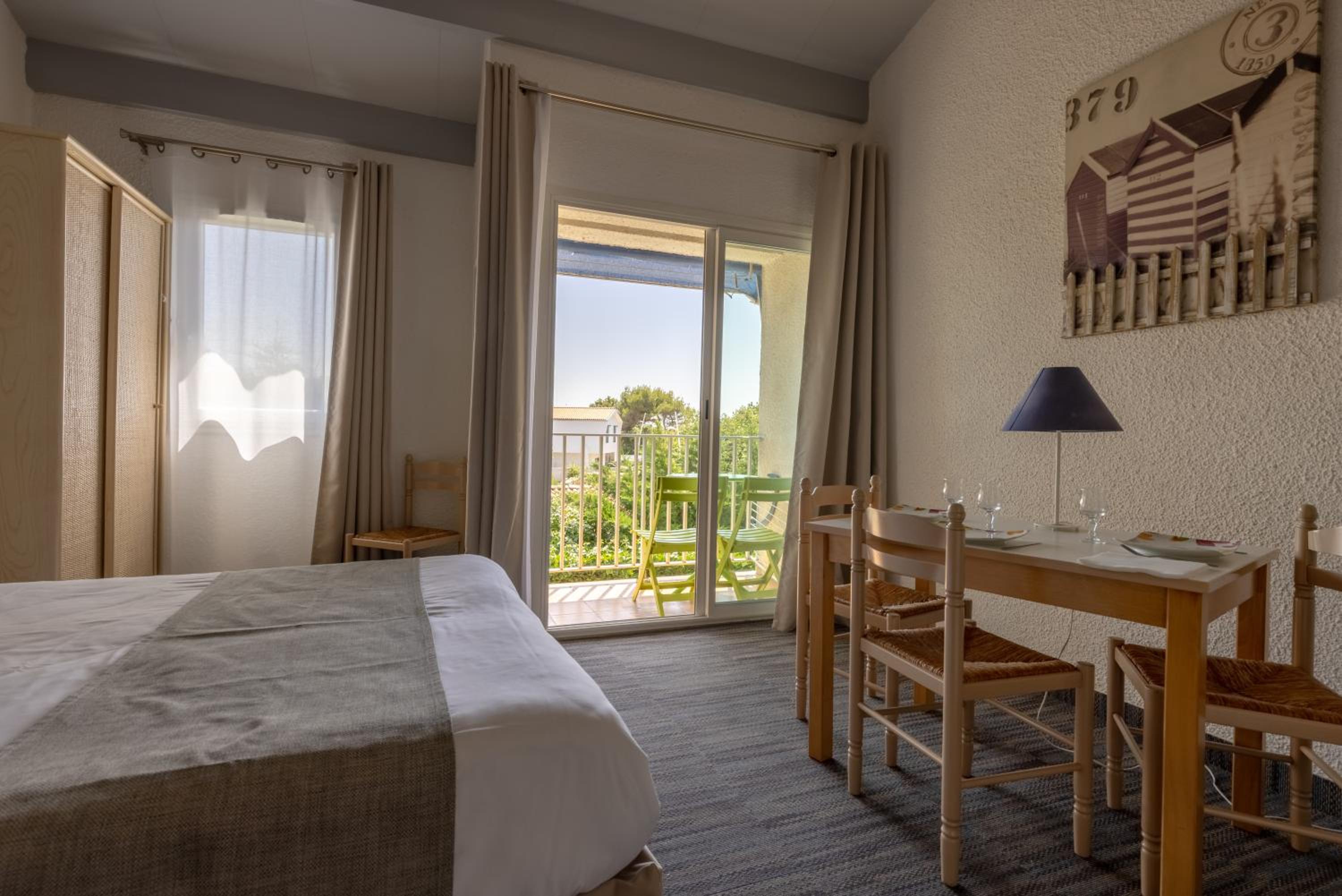 Quadruple Room with Kitchenette - Photo 1