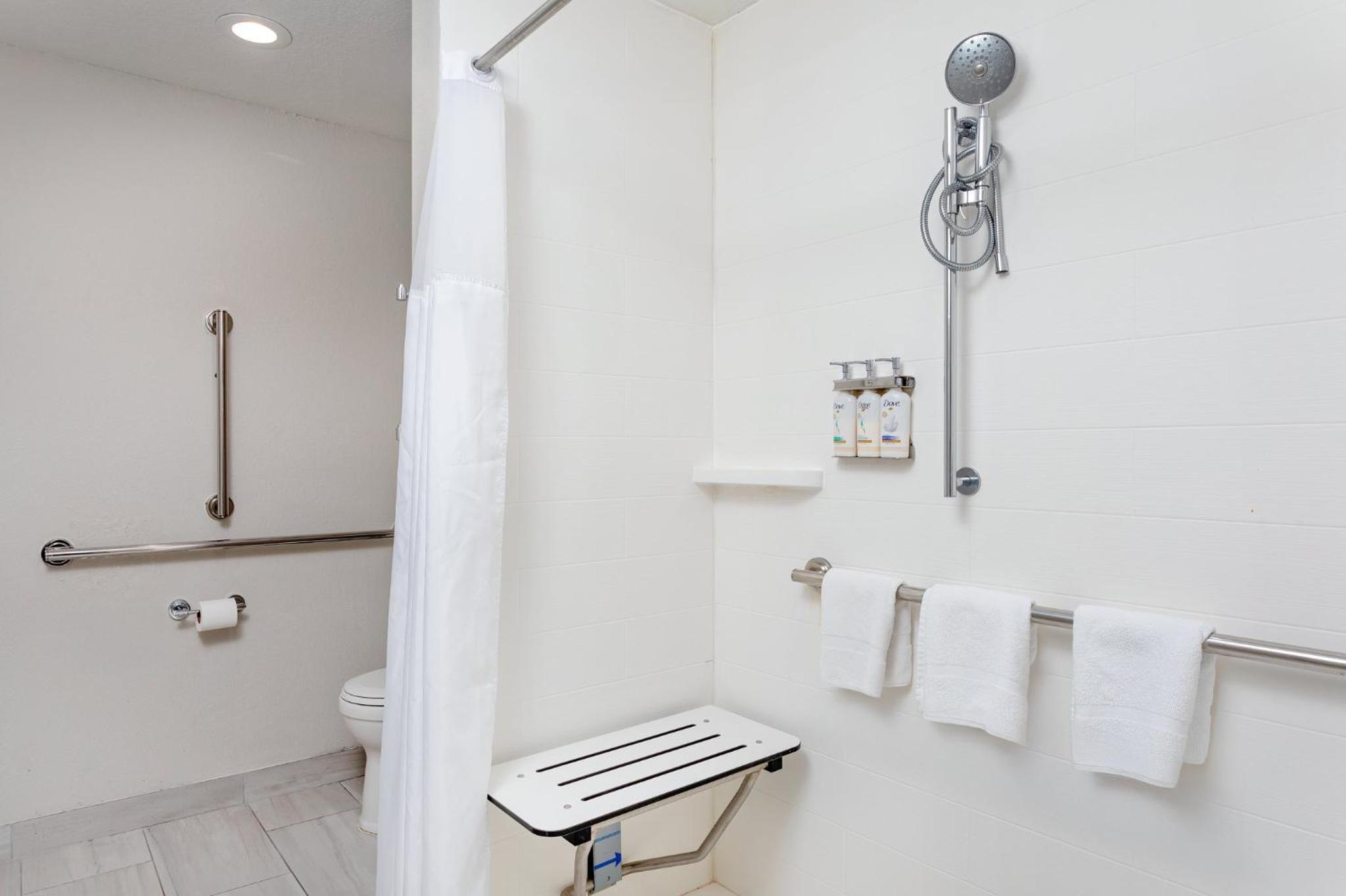 Standard Queen Room with Two Queen Beds and Tub - Mobility/Communications Accessible photo 1