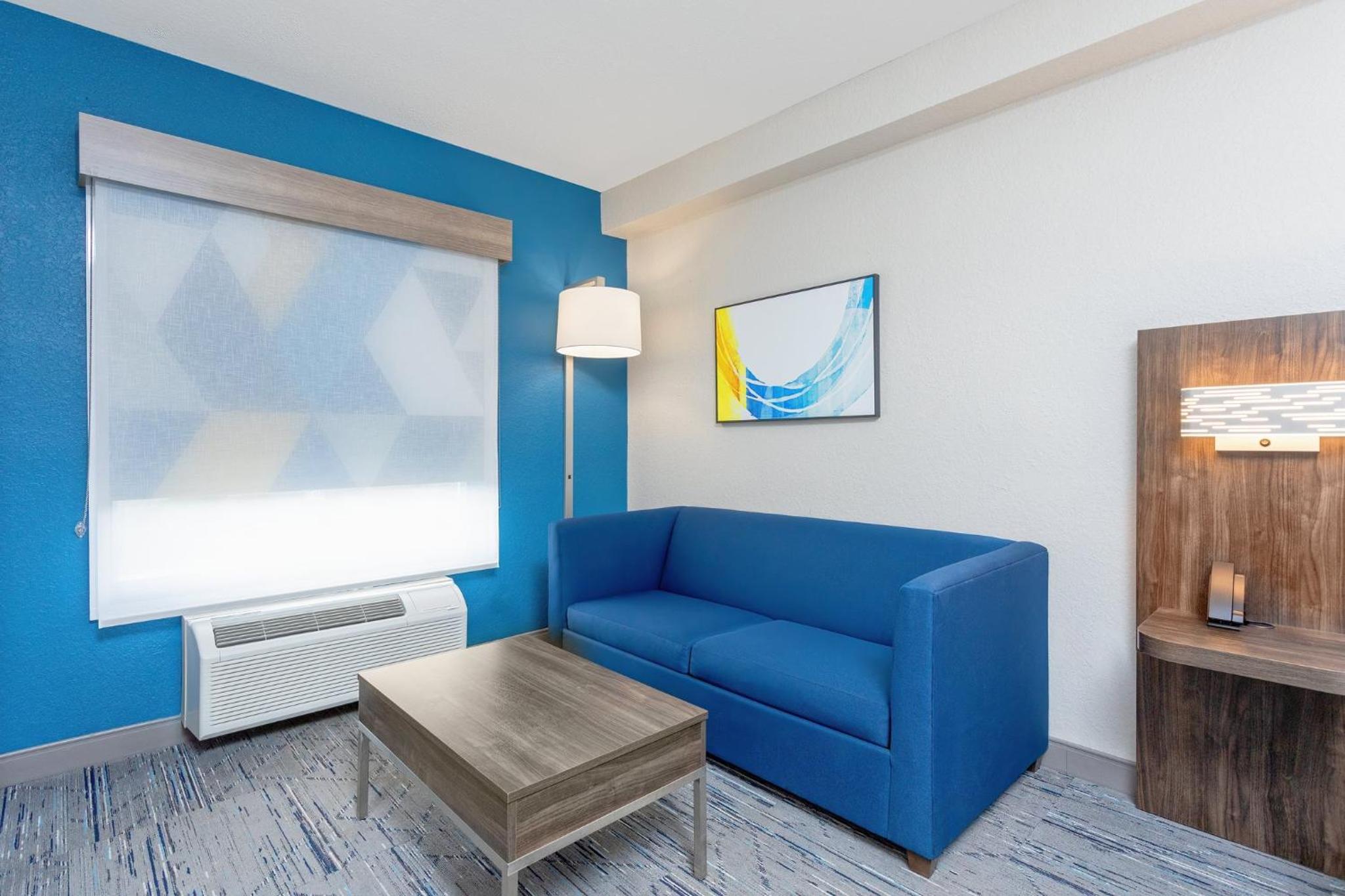 Standard King Room with Sofa Bed photo 3