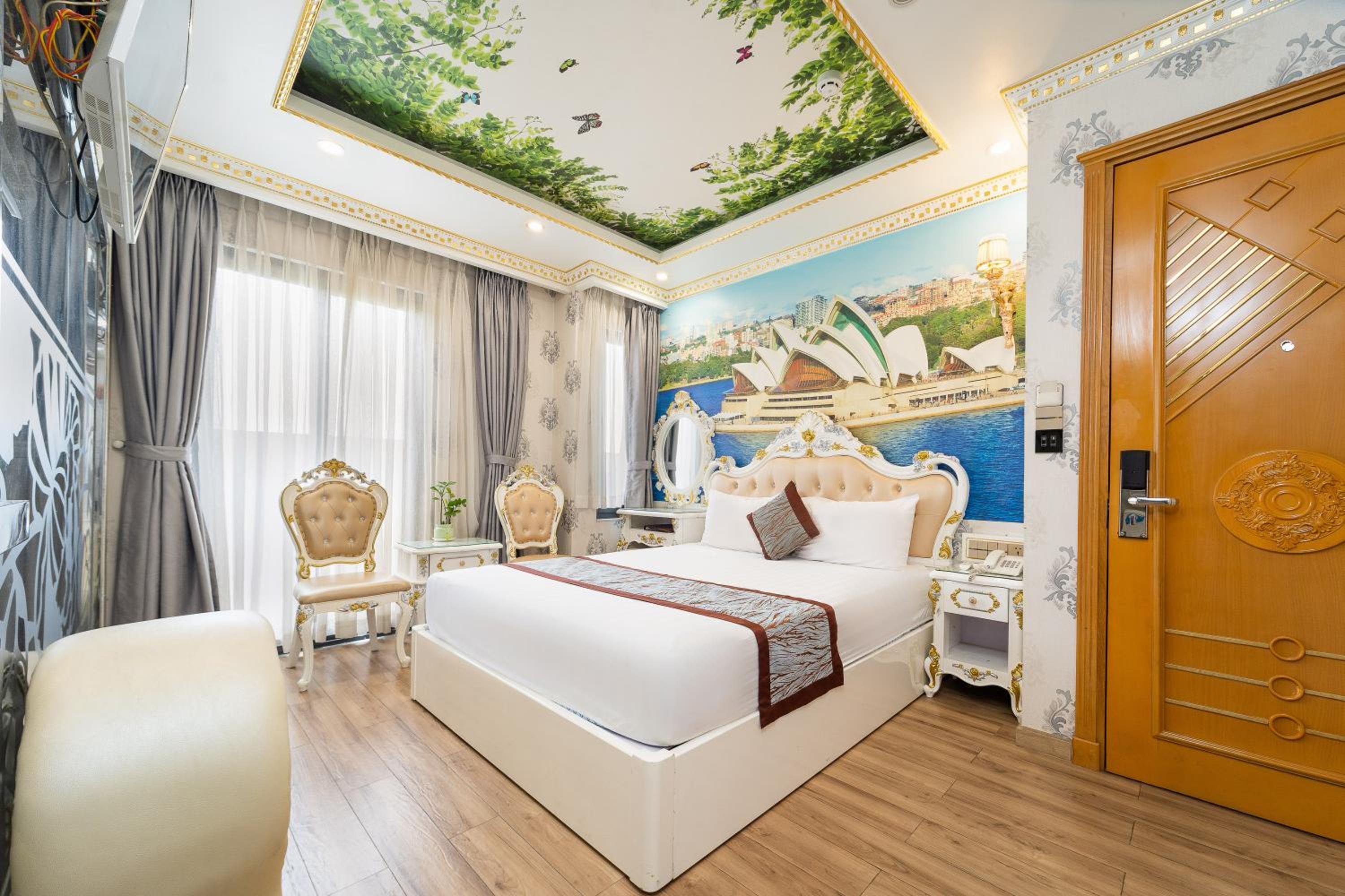 Deluxe Suite
