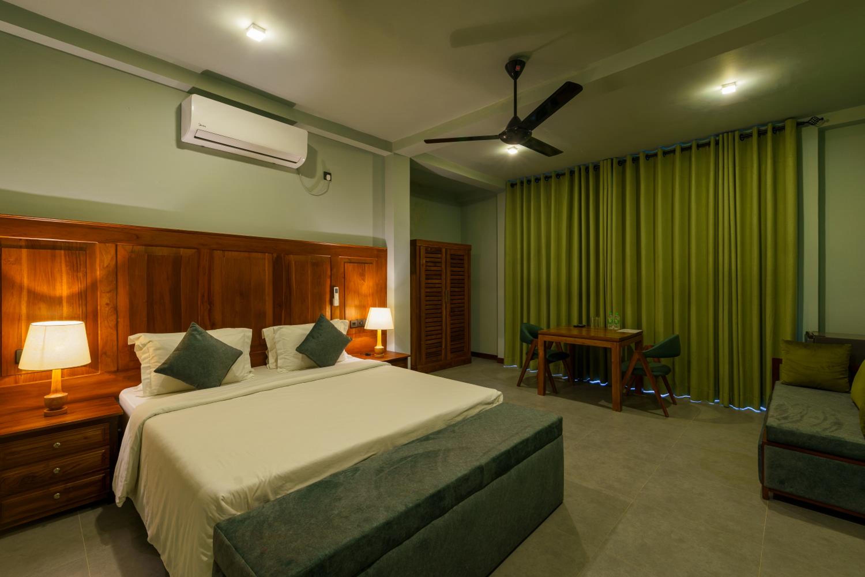 Deluxe Triple Room