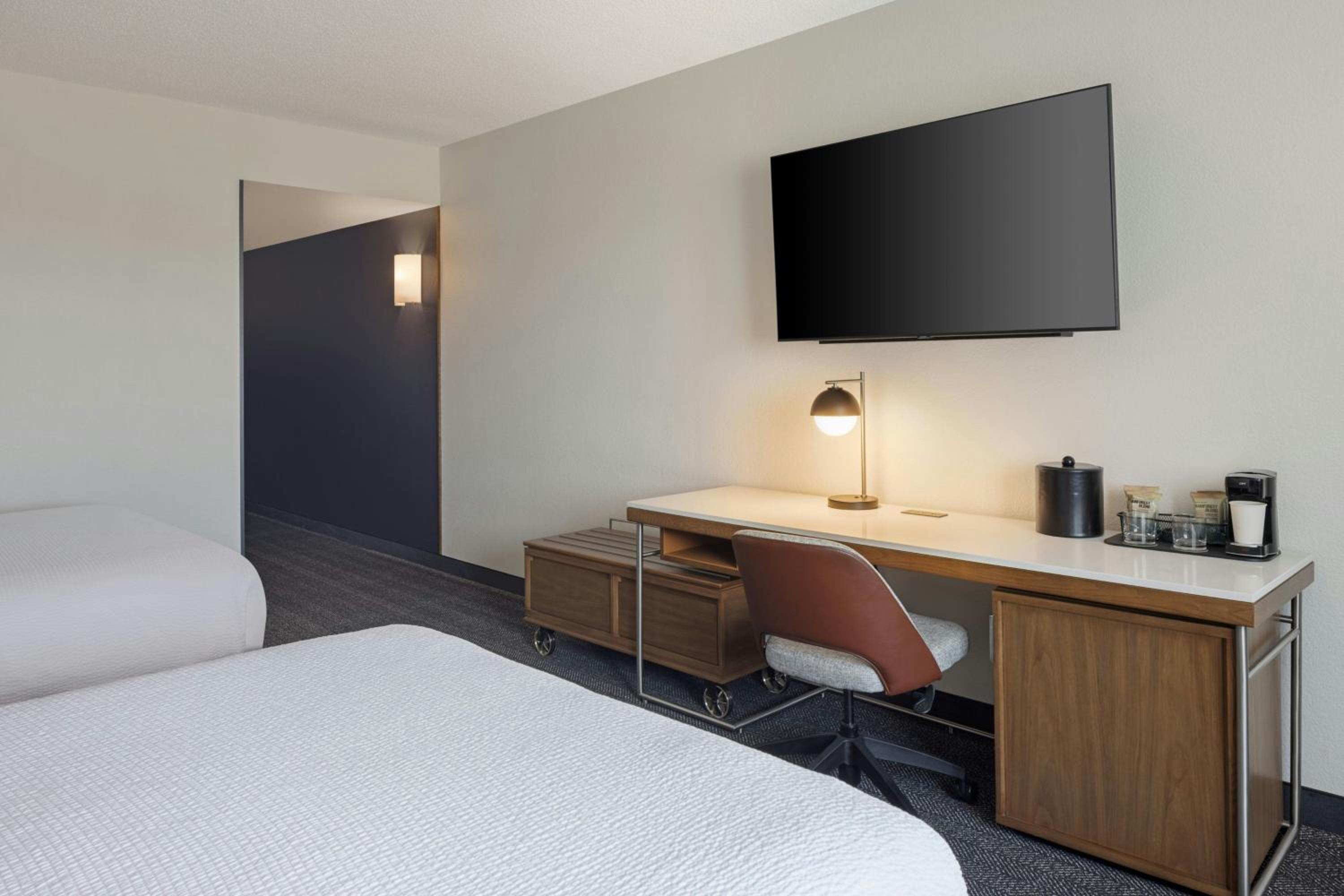 Queen Room with Two Queen Beds - Hearing Accessible - Photo 3