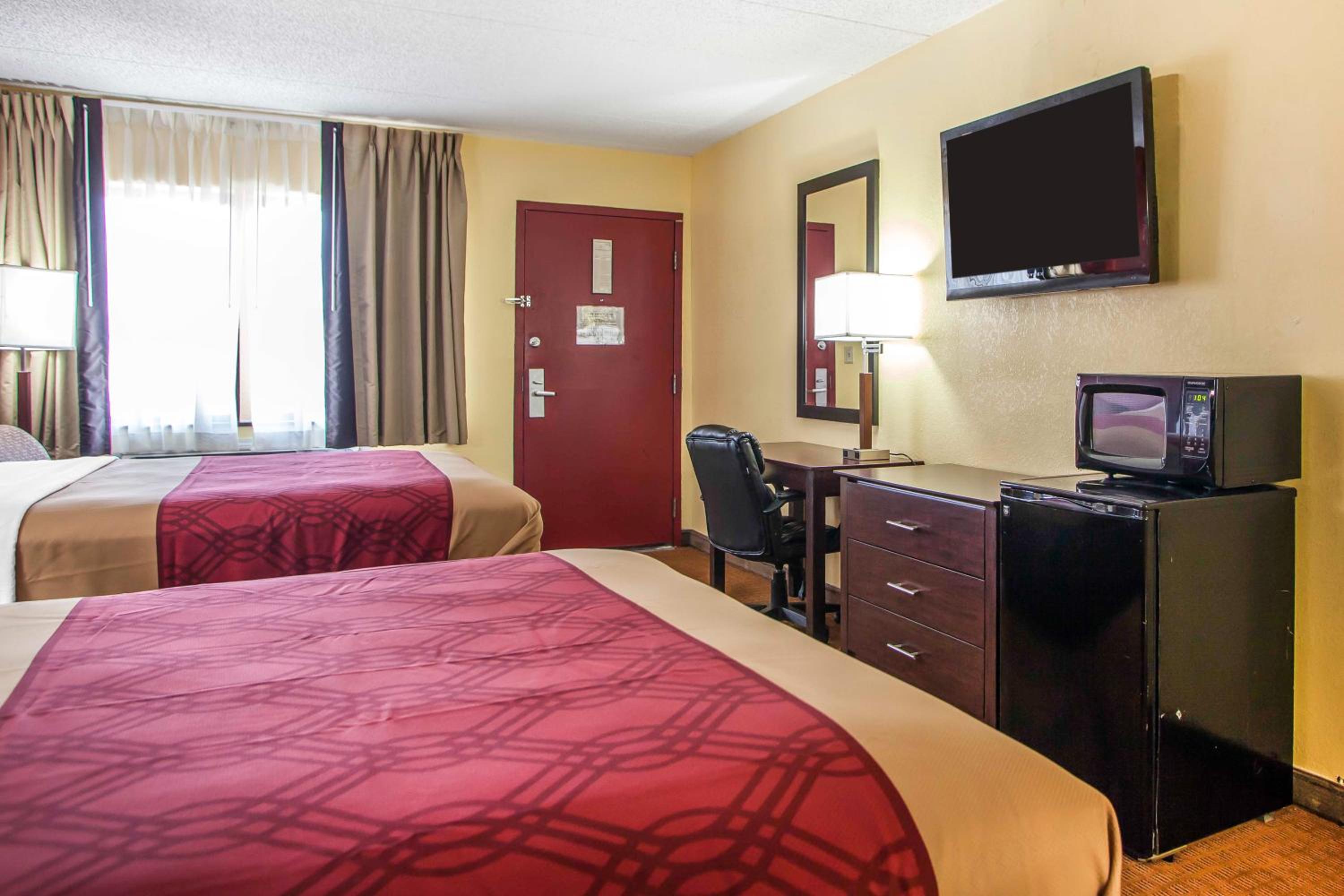 Double Room with Two Double Beds - Smoking - Photo 5