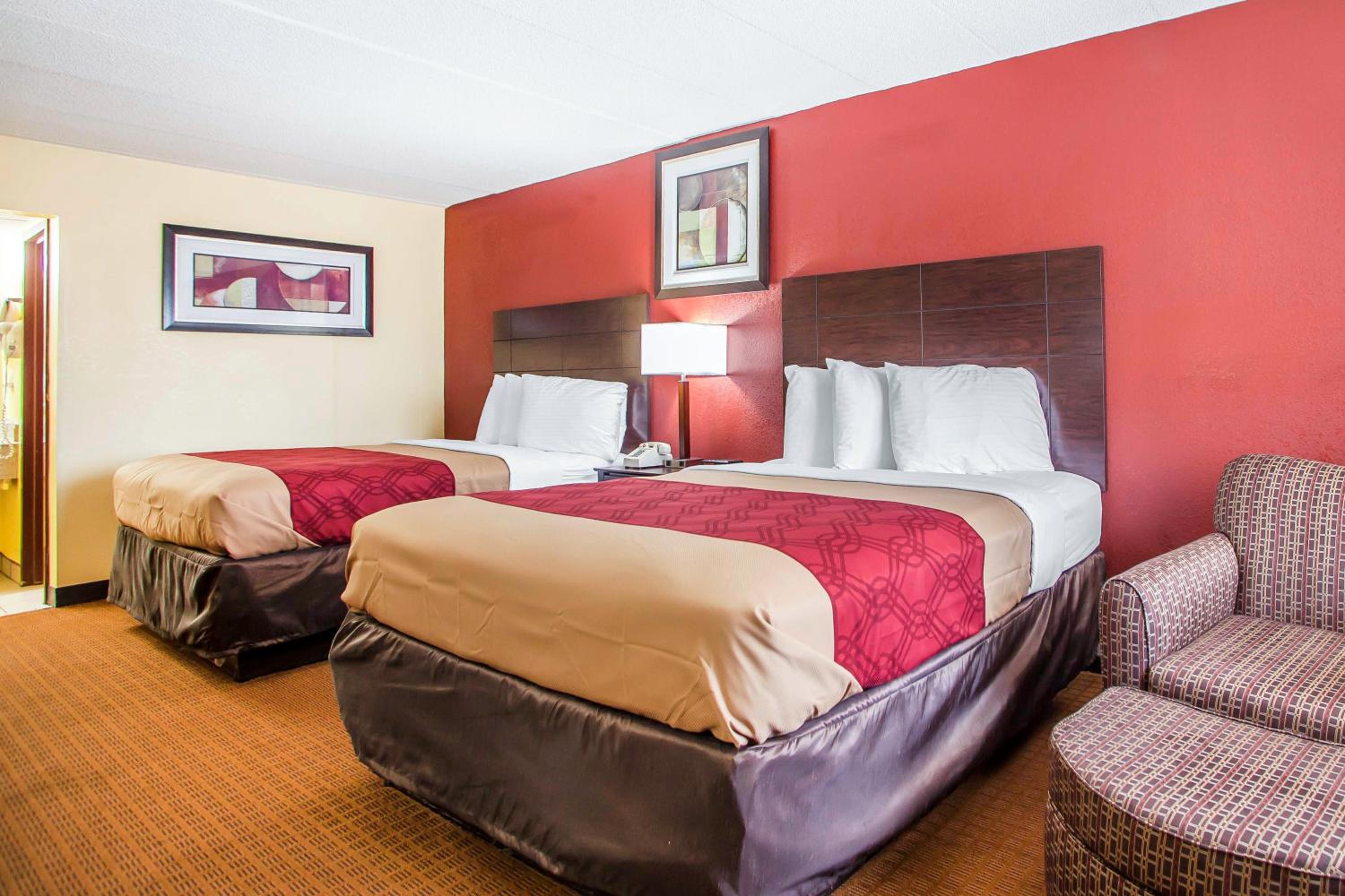 Double Room with Two Double Beds - Smoking - Photo 4