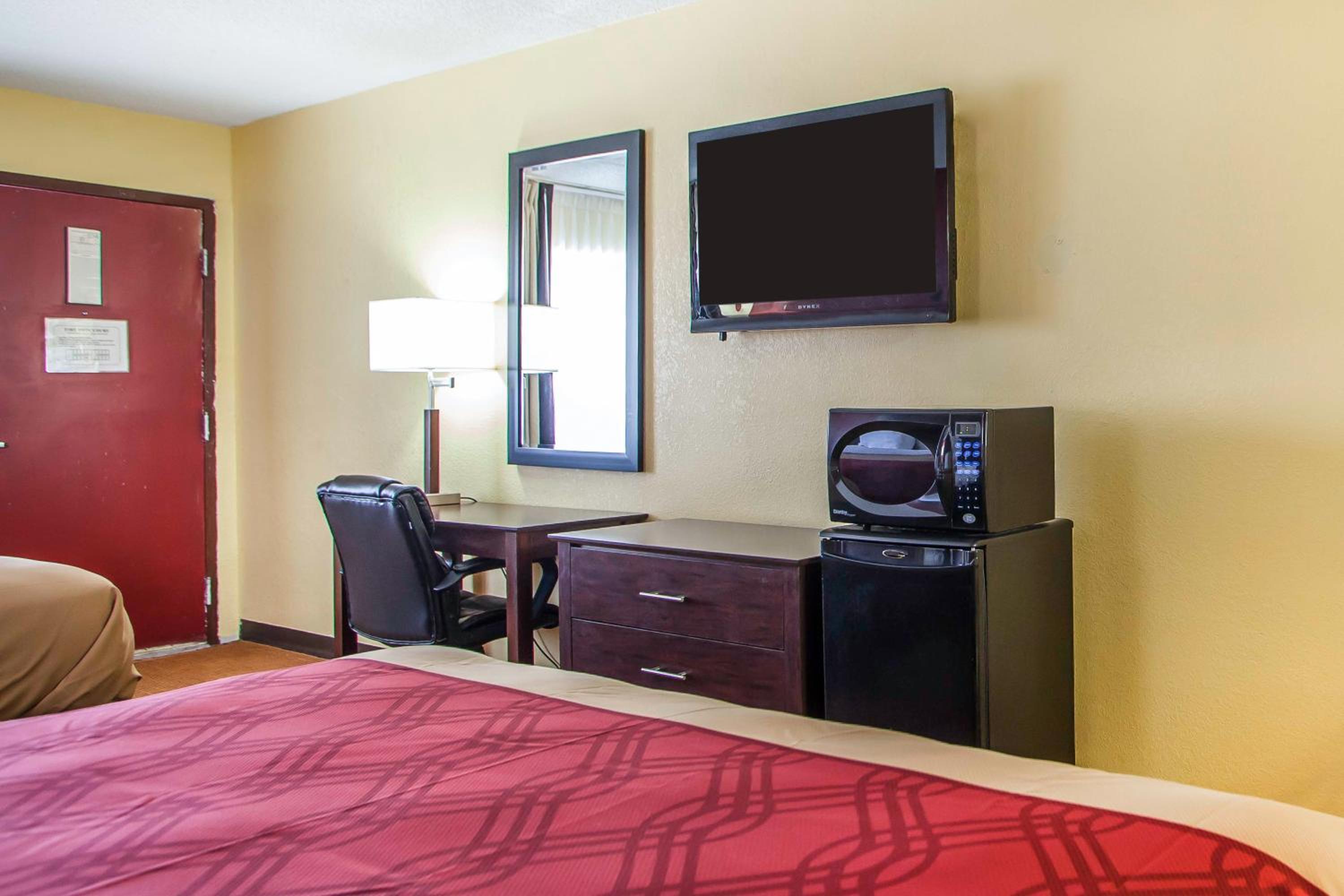 Double Room with Two Double Beds - Smoking - Photo 8
