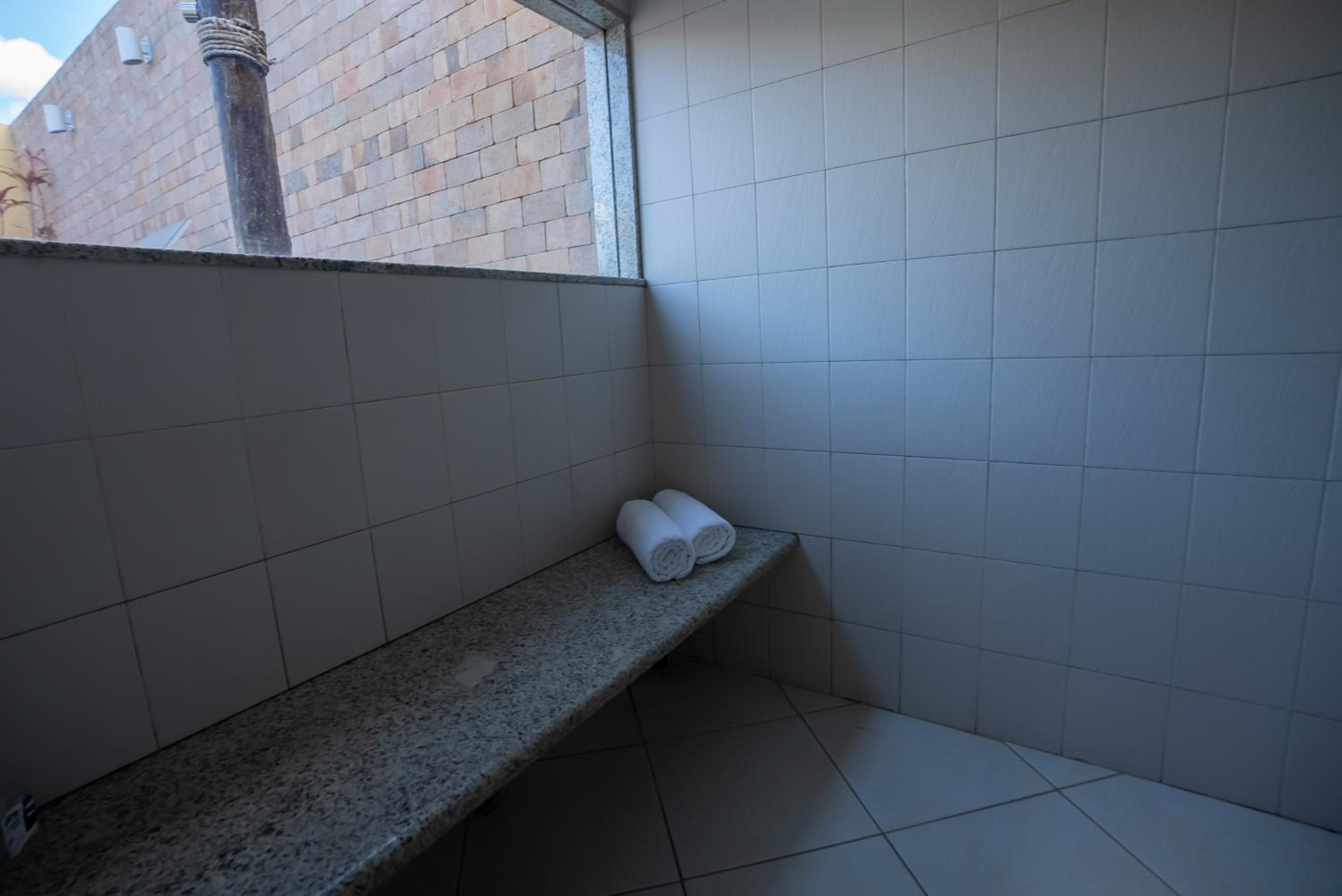 Suite with Private Pool - Photo 8