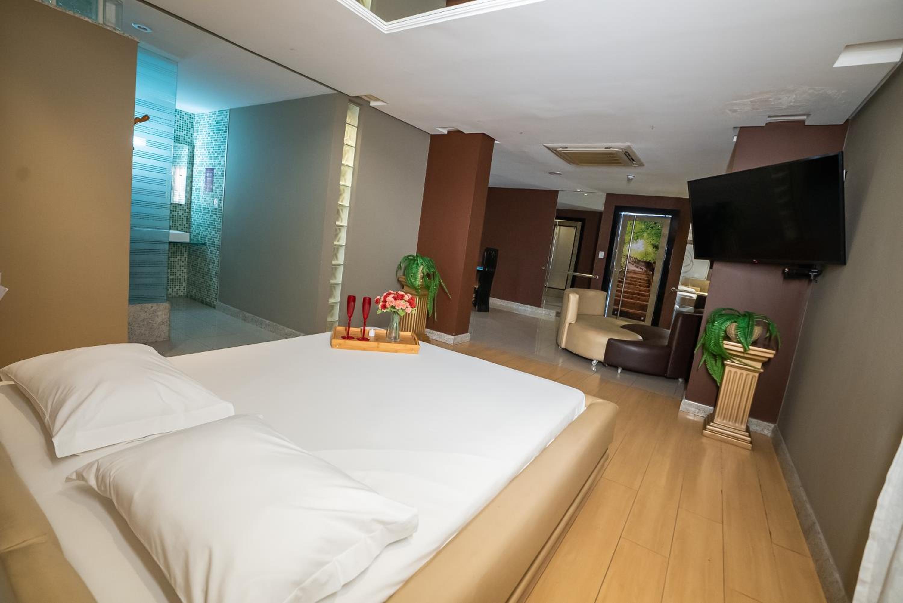 Suite with Private Pool - Photo 5