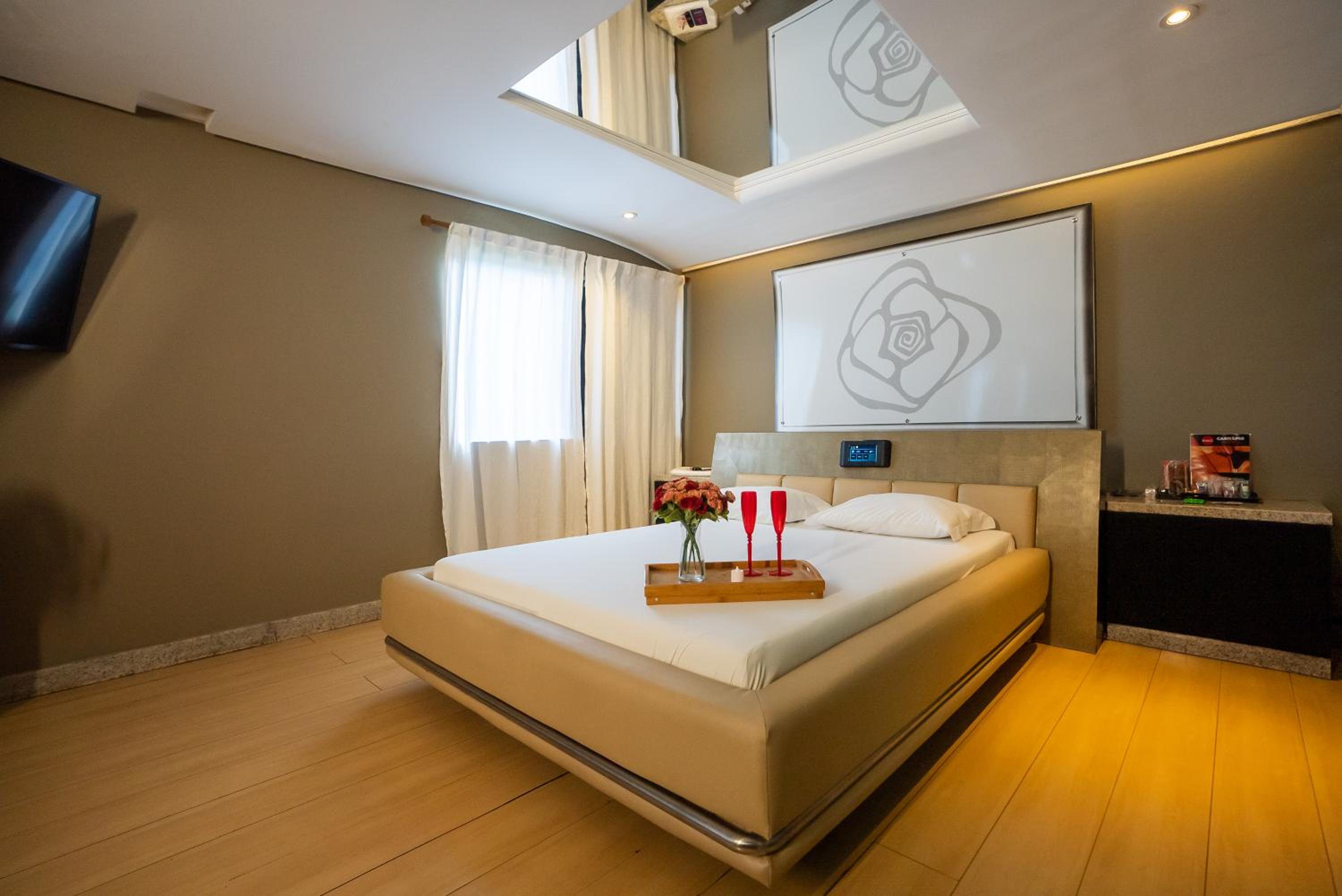 Suite with Private Pool - Photo 2
