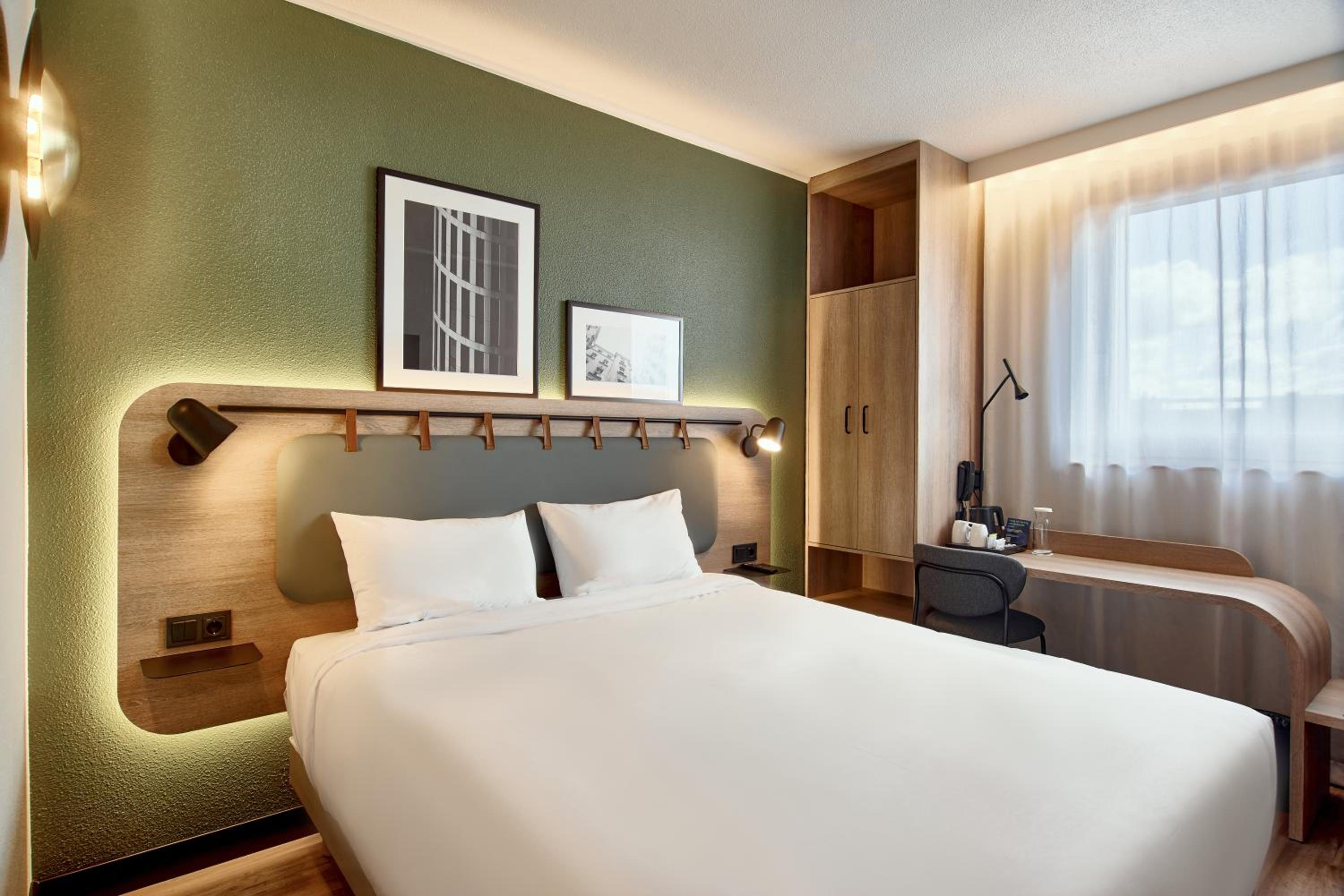 Standard Room - 1 Queen Bed - Photo 5