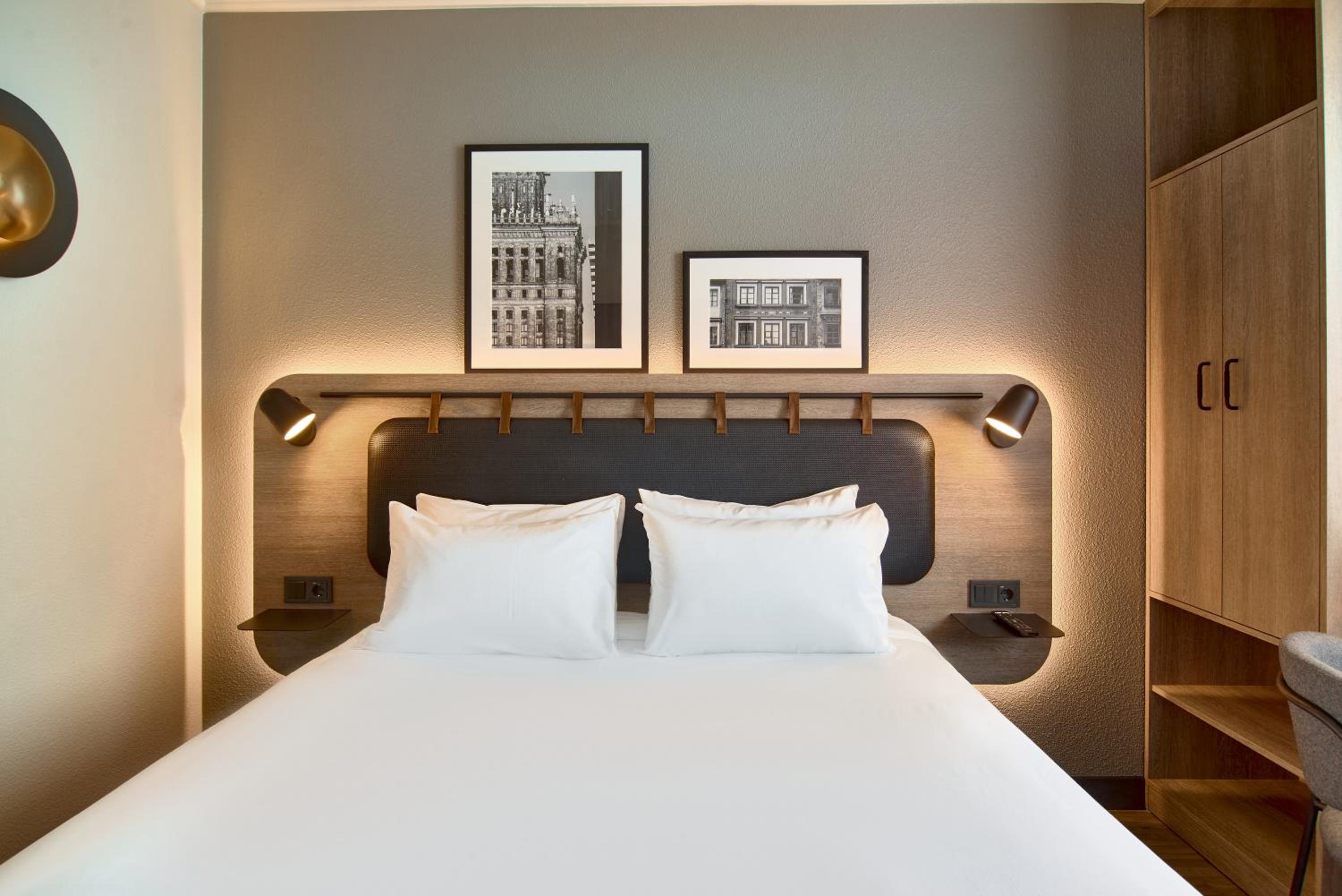 Superior Room - 1 Queen Bed - Photo 5