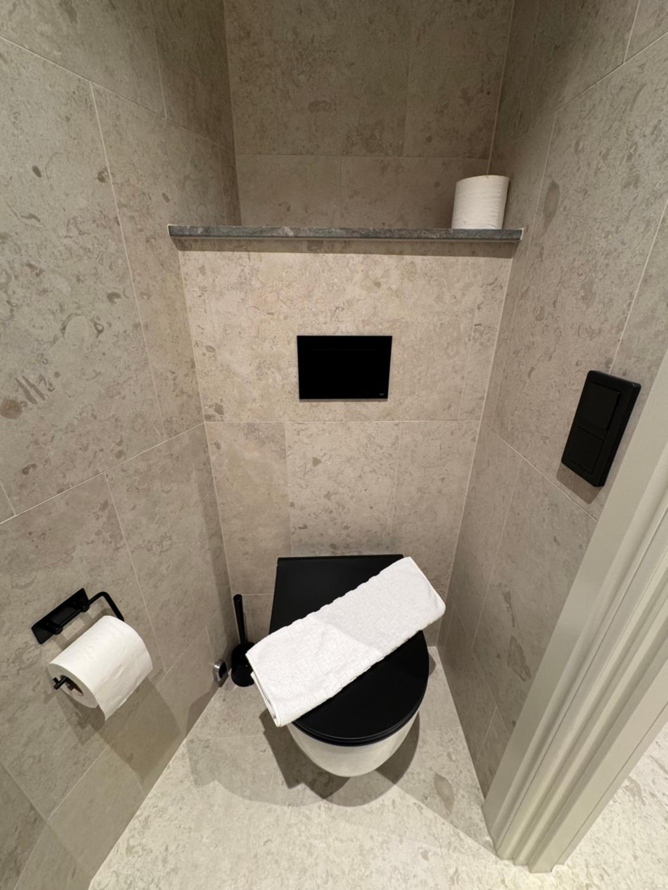 Deluxe Double Room with Bath - Photo 6