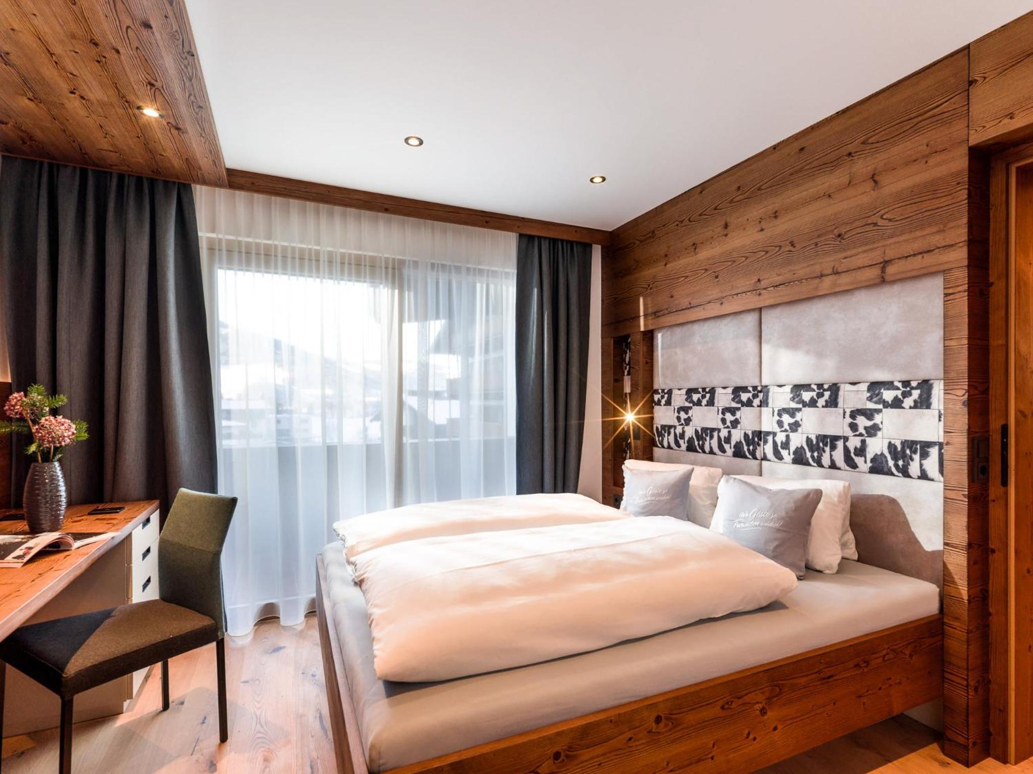 King Suite with Balcony photo 3
