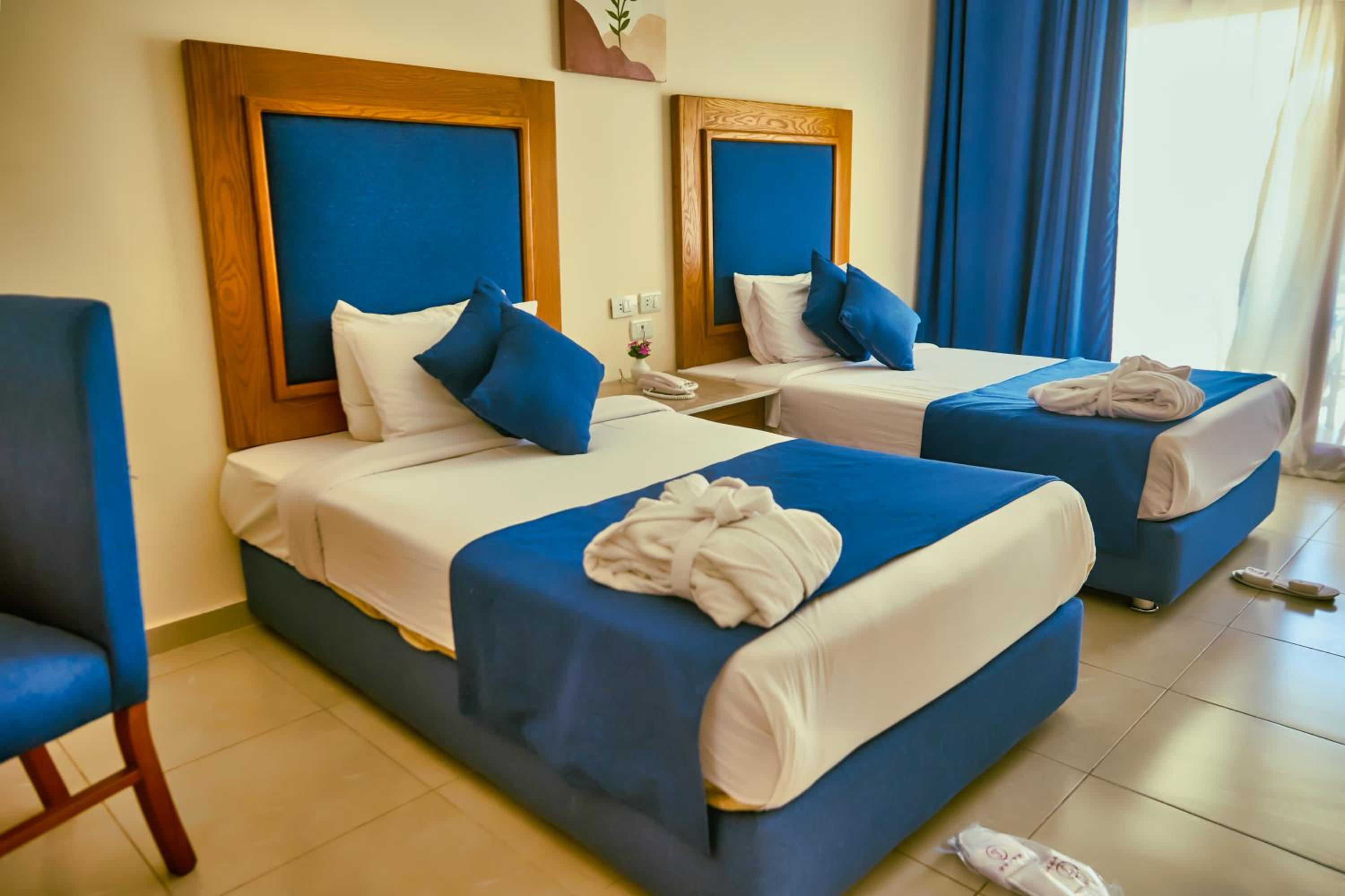 Standard Room with Sea View - Photo 2