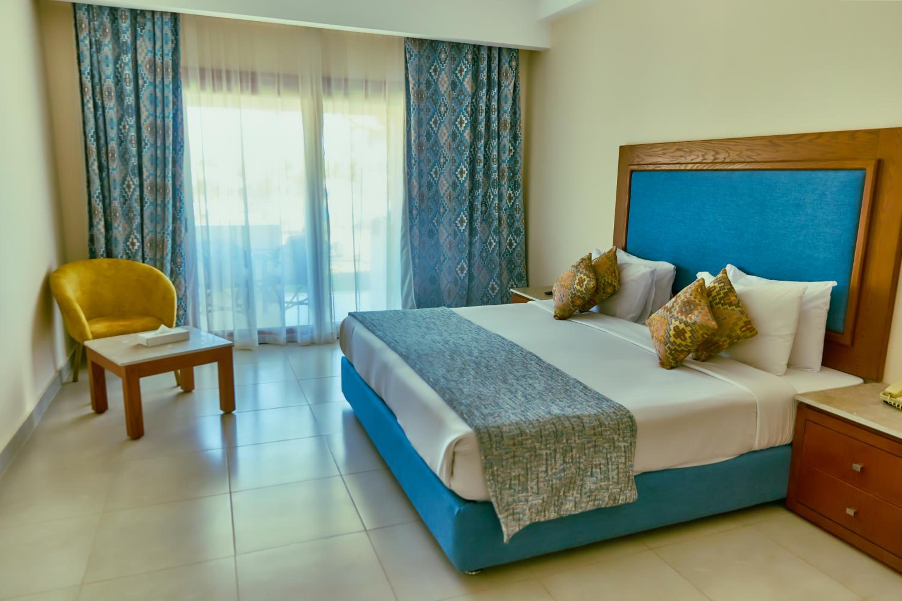 Standard Room with Side Sea View - Photo 1